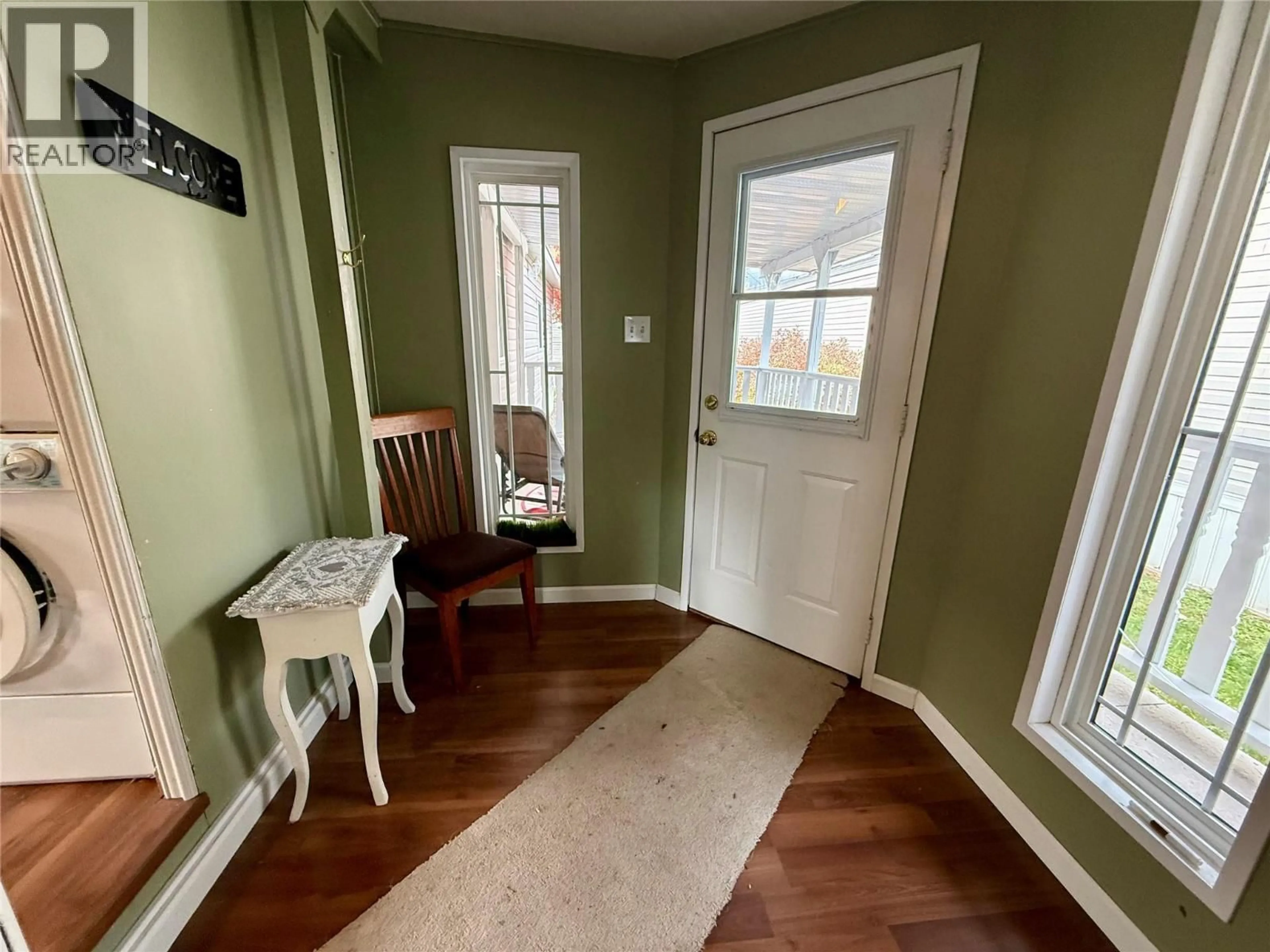 Indoor entryway for 23 - 1545 COLUMBIA AVENUE, Castlegar British Columbia V1N1J1