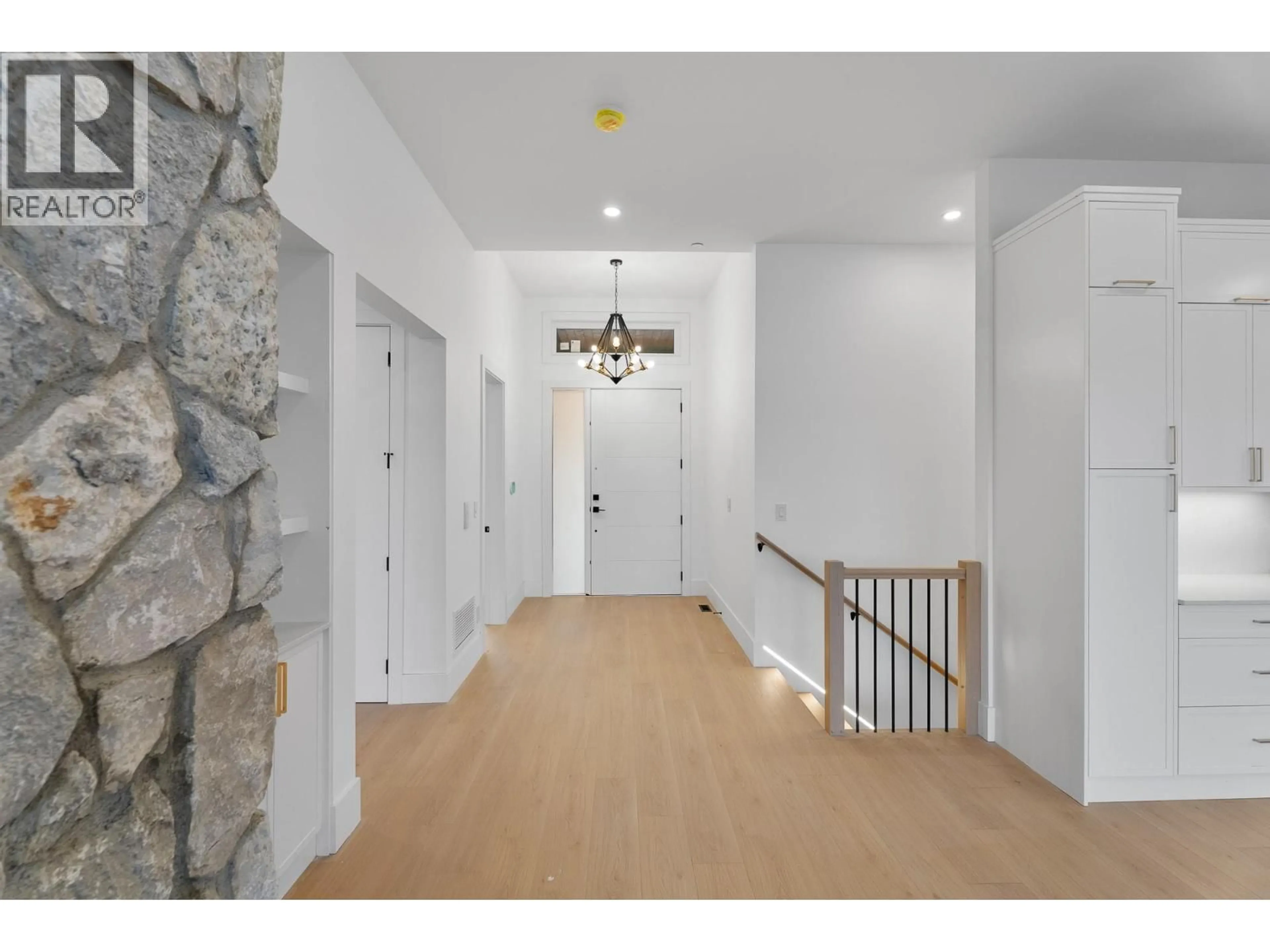 Indoor foyer for 8920 TAVISTOCK ROAD, Vernon British Columbia V1H2L4