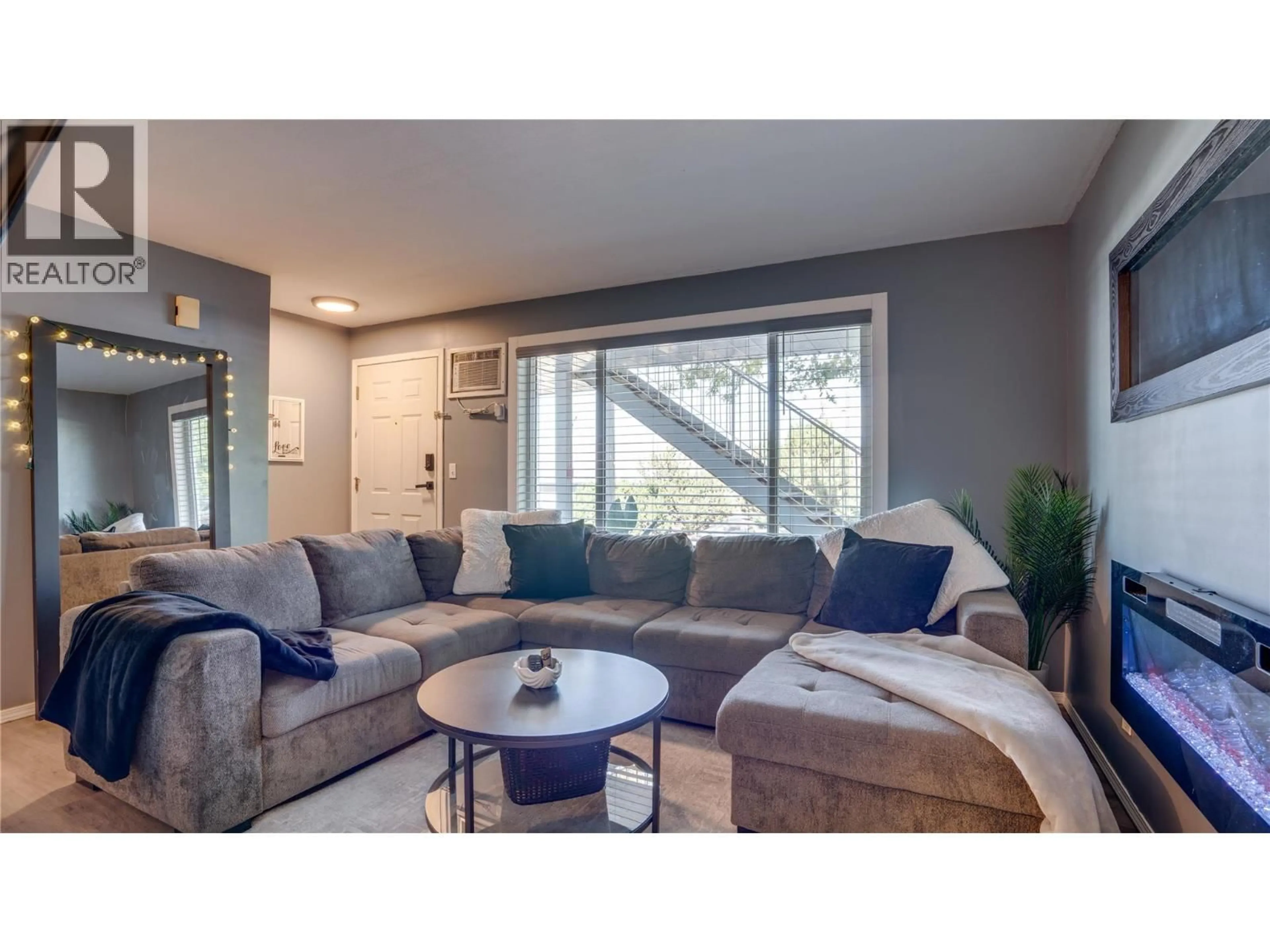 Living room with furniture, unknown for 105 - 1041 MIDDLETON WAY, Vernon British Columbia V1B2N3