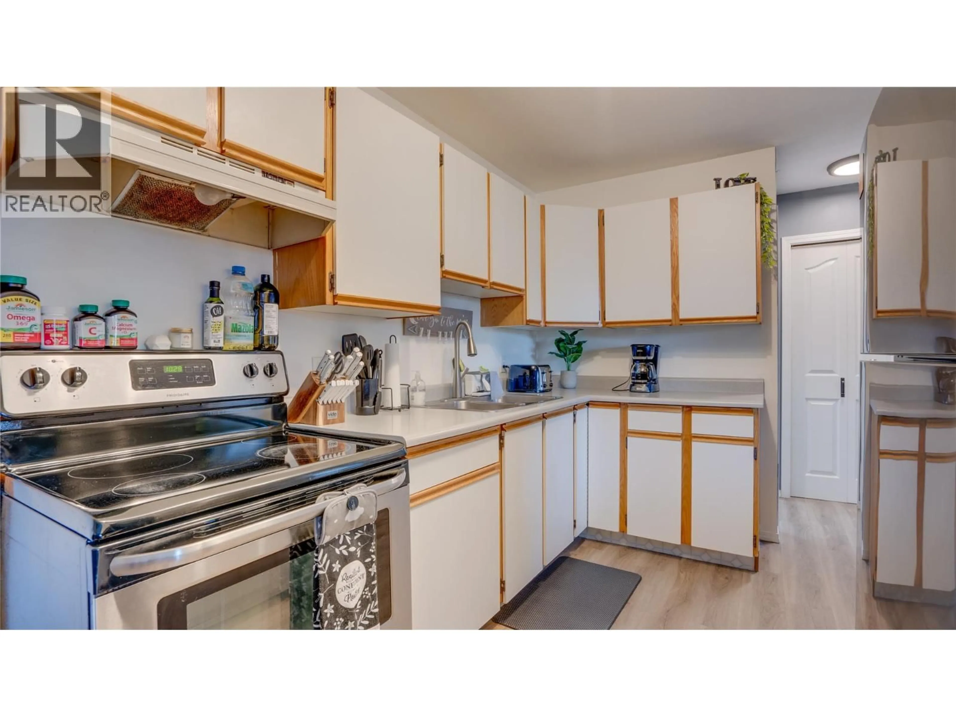 Standard kitchen, unknown for 105 - 1041 MIDDLETON WAY, Vernon British Columbia V1B2N3
