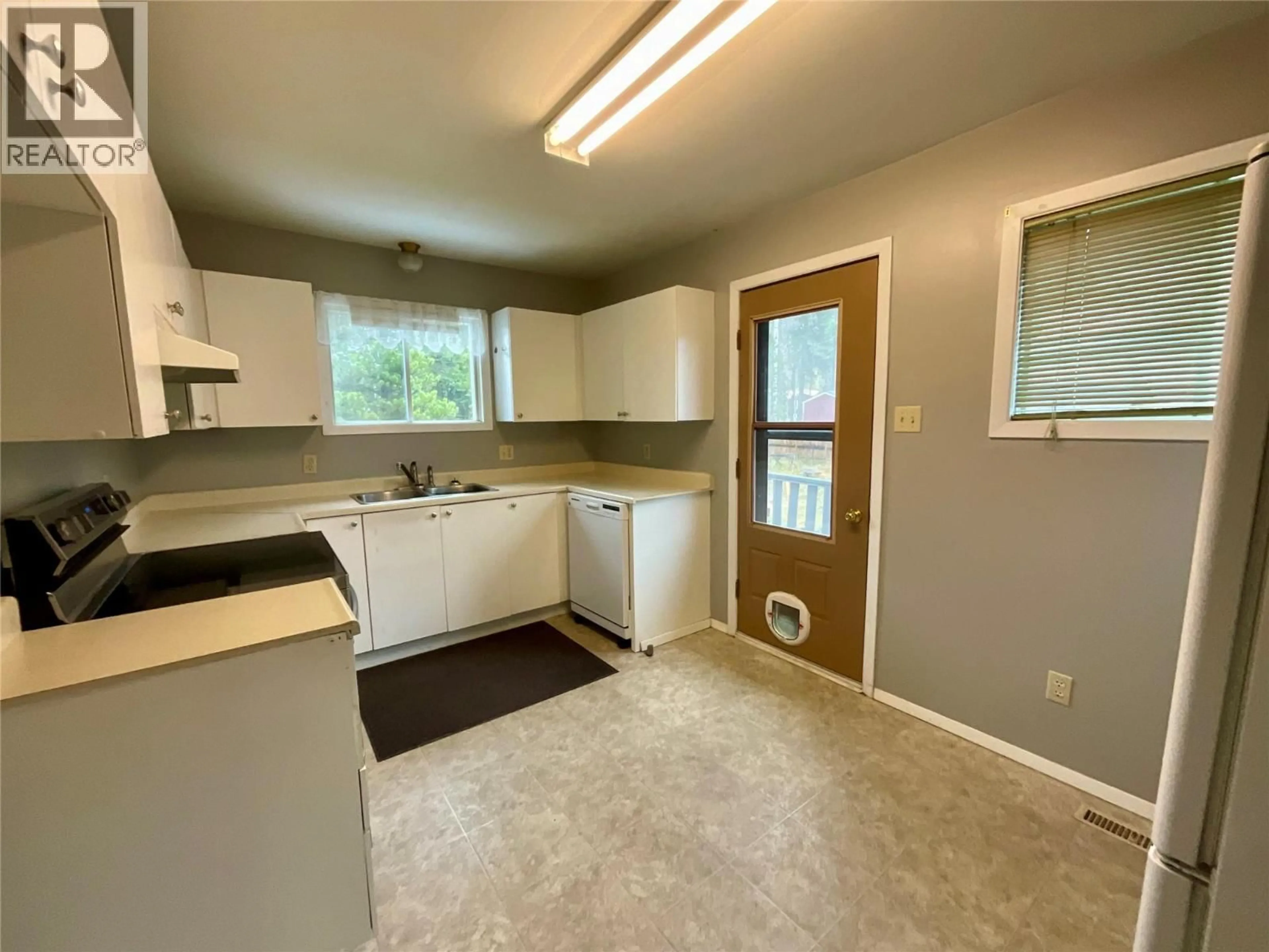 Standard kitchen, unknown for 116 BULLMOOSE CRESCENT, Tumbler Ridge British Columbia V0C2W0
