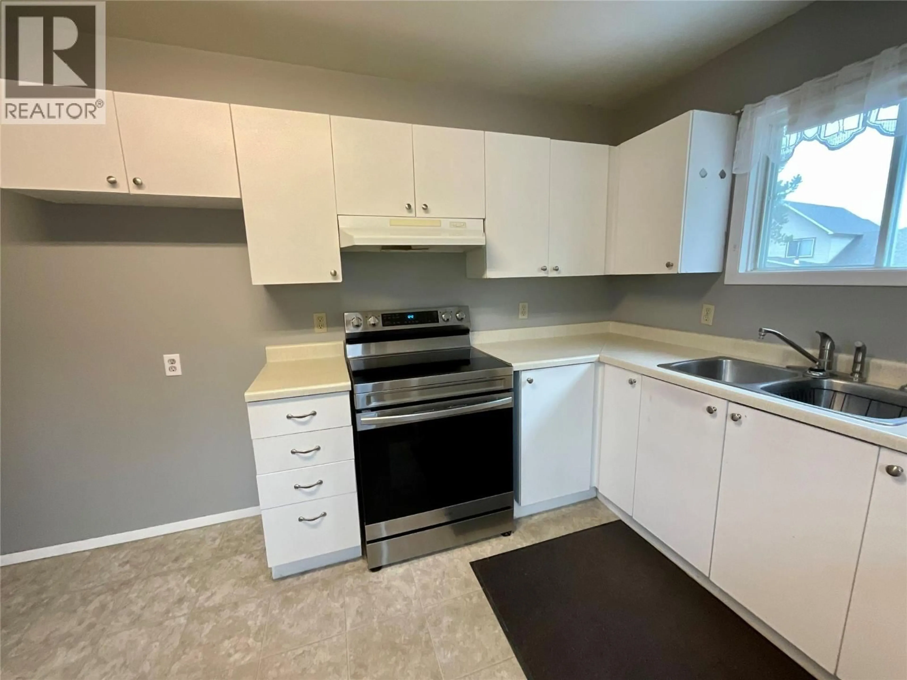 Standard kitchen, unknown for 116 BULLMOOSE CRESCENT, Tumbler Ridge British Columbia V0C2W0