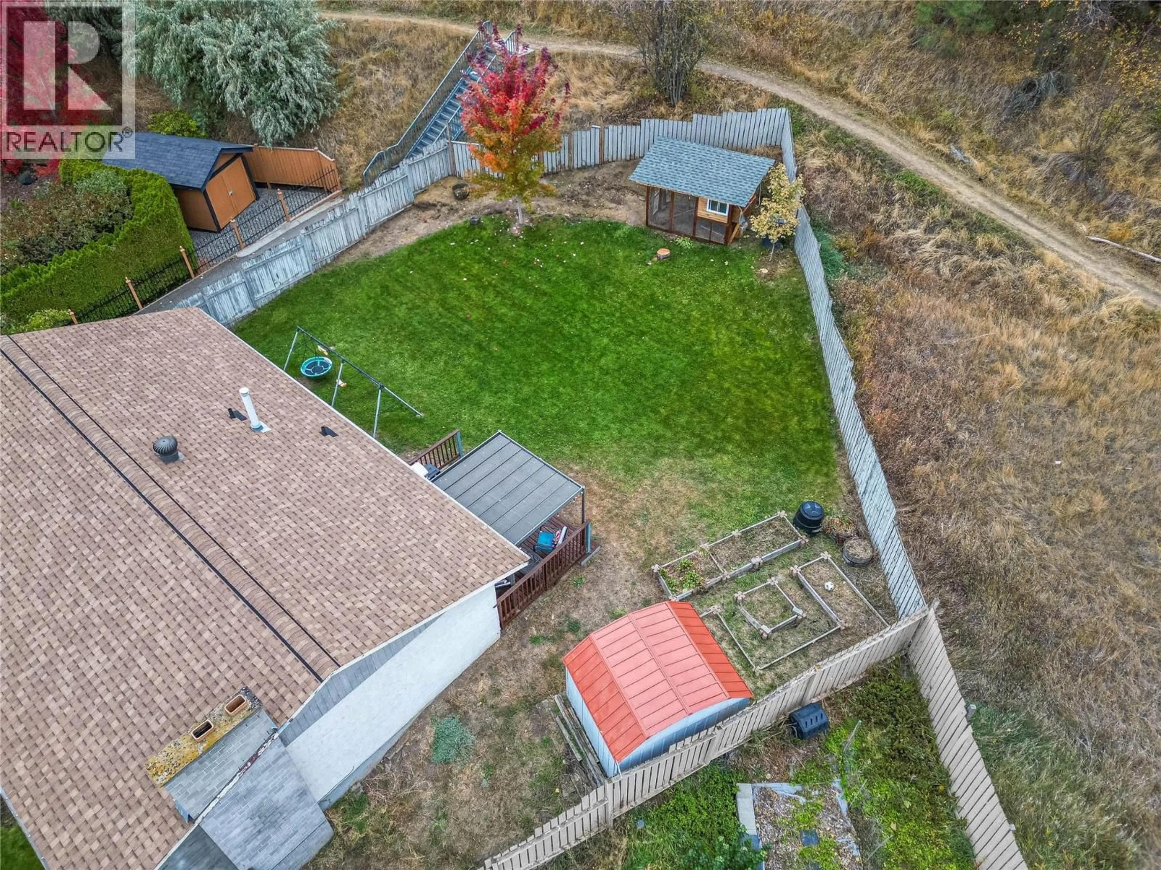 A pic from outside/outdoor area/front of a property/back of a property/a pic from drone, street for 1295 MONASHEE COURT, Kamloops British Columbia V2C6B4