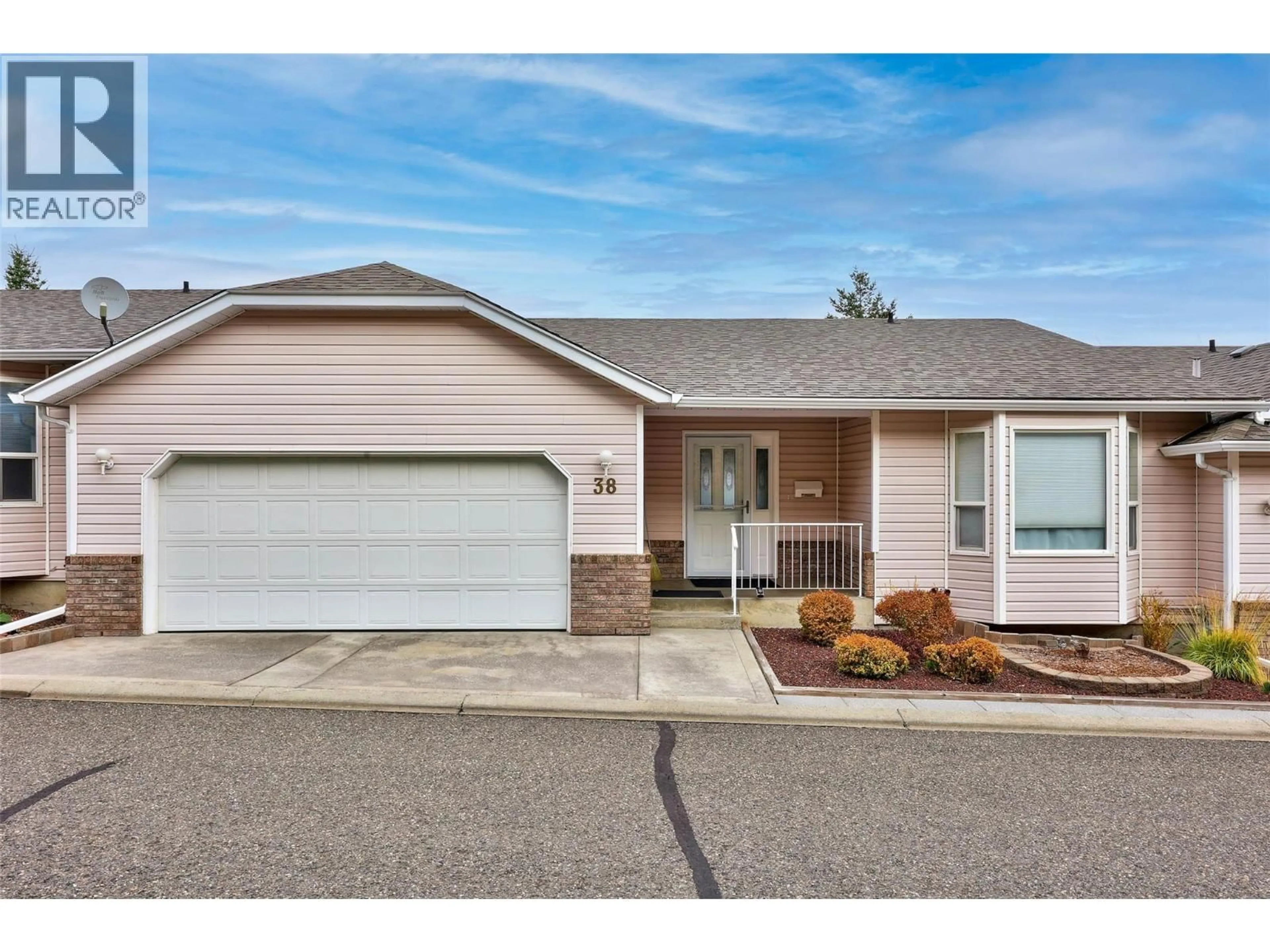 Home with vinyl exterior material, street for 38 - 2022 PACIFIC WAY, Kamloops British Columbia V1S1T1