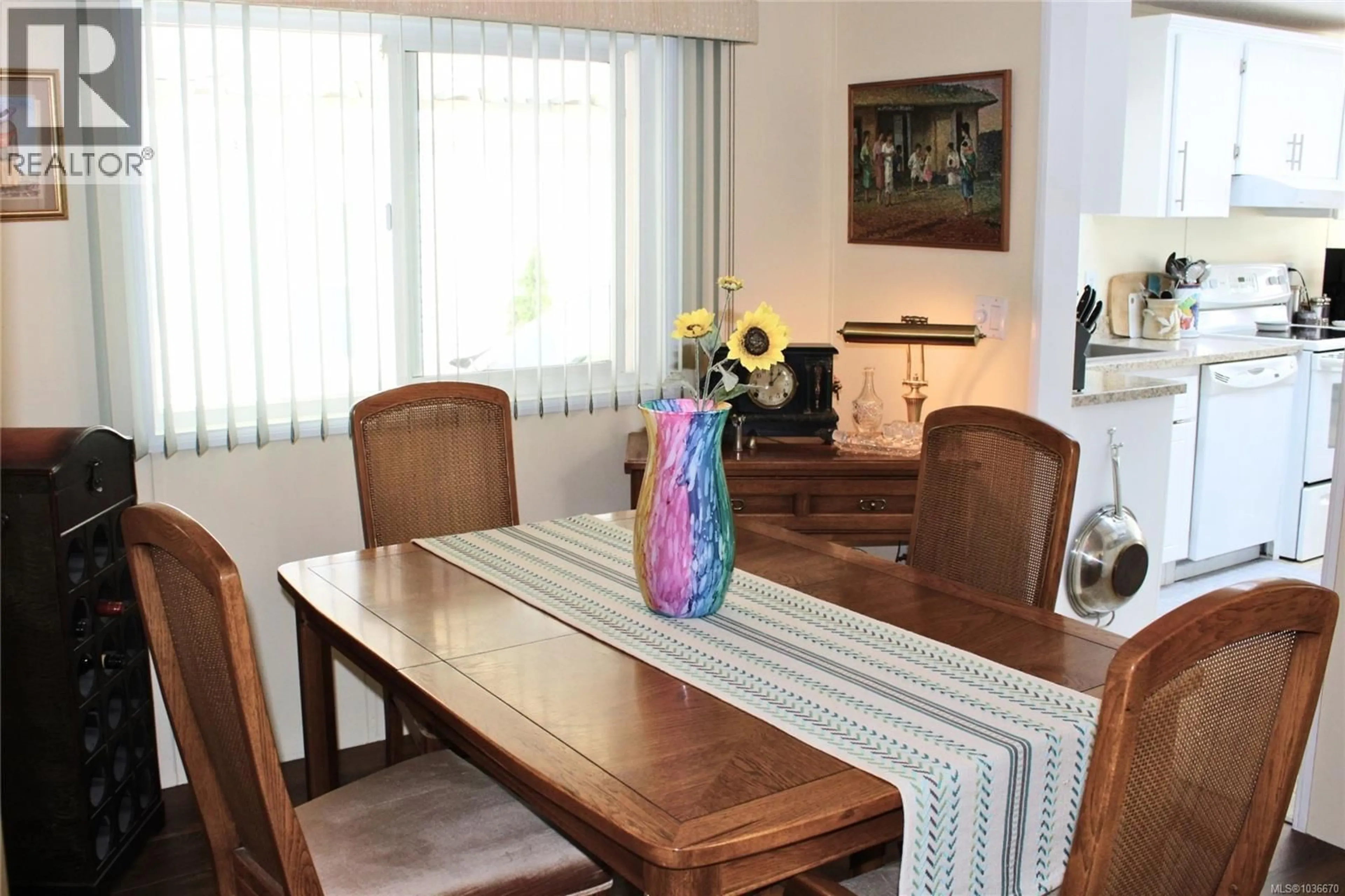 Dining room, wood/laminate floor for 1165 MORRELL CIRCLE, Nanaimo British Columbia V9R6K6