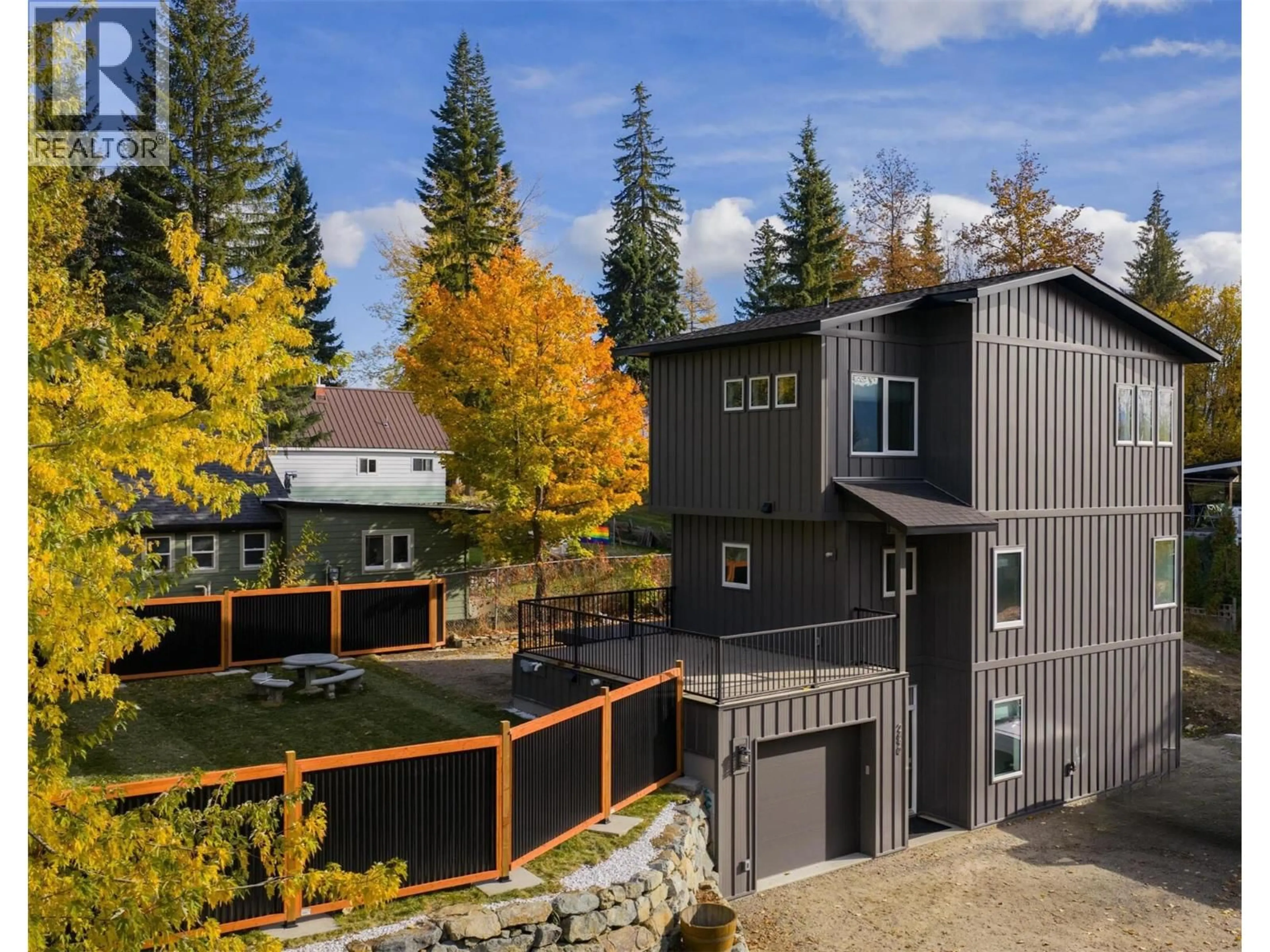 A pic from outside/outdoor area/front of a property/back of a property/a pic from drone, unknown for 2690 MONTE CHRISTO STREET, Rossland British Columbia V0G1Y0