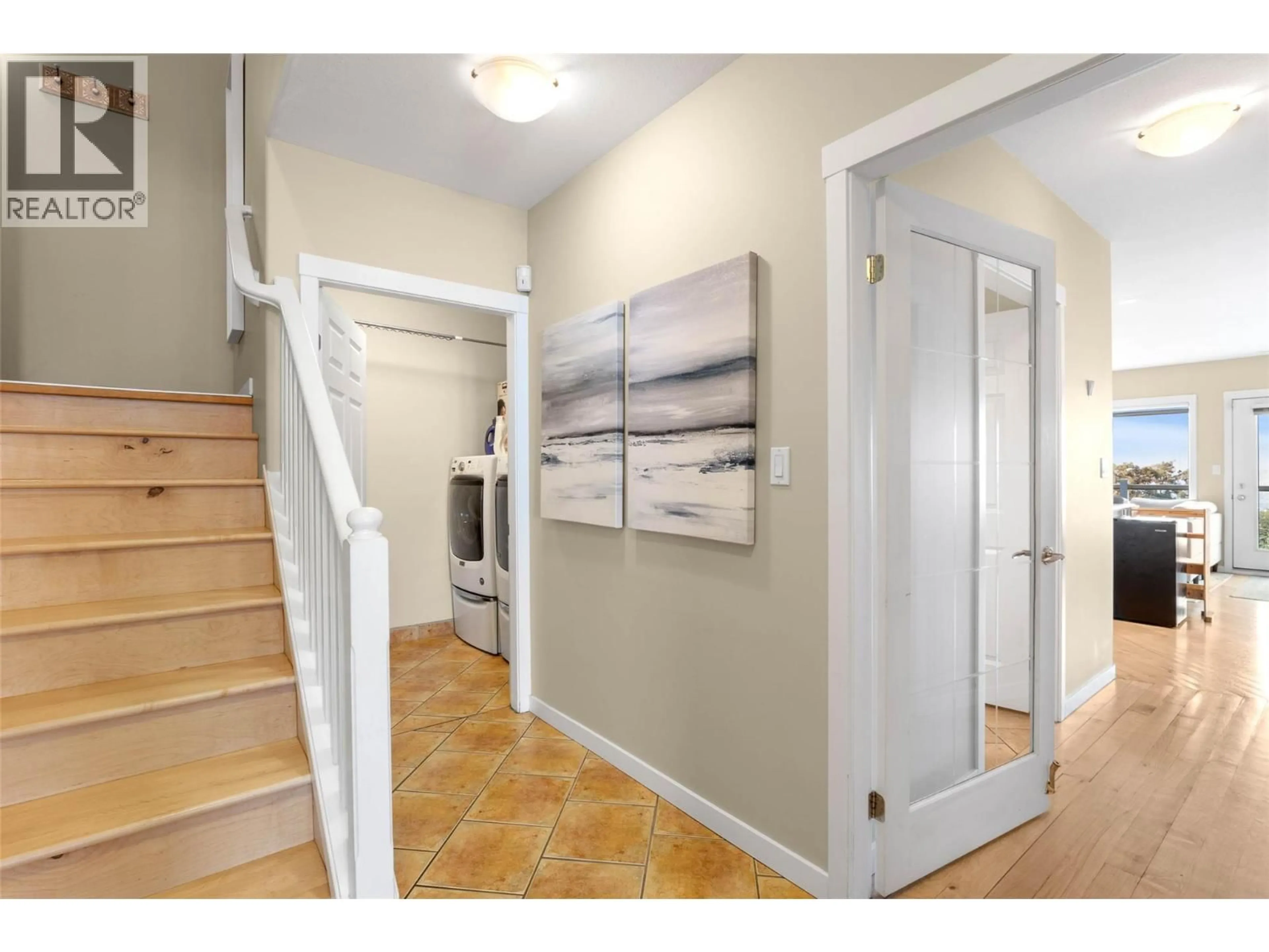 Indoor entryway for 10 - 445 DALGLEISH DRIVE, Kamloops British Columbia V2C6C7