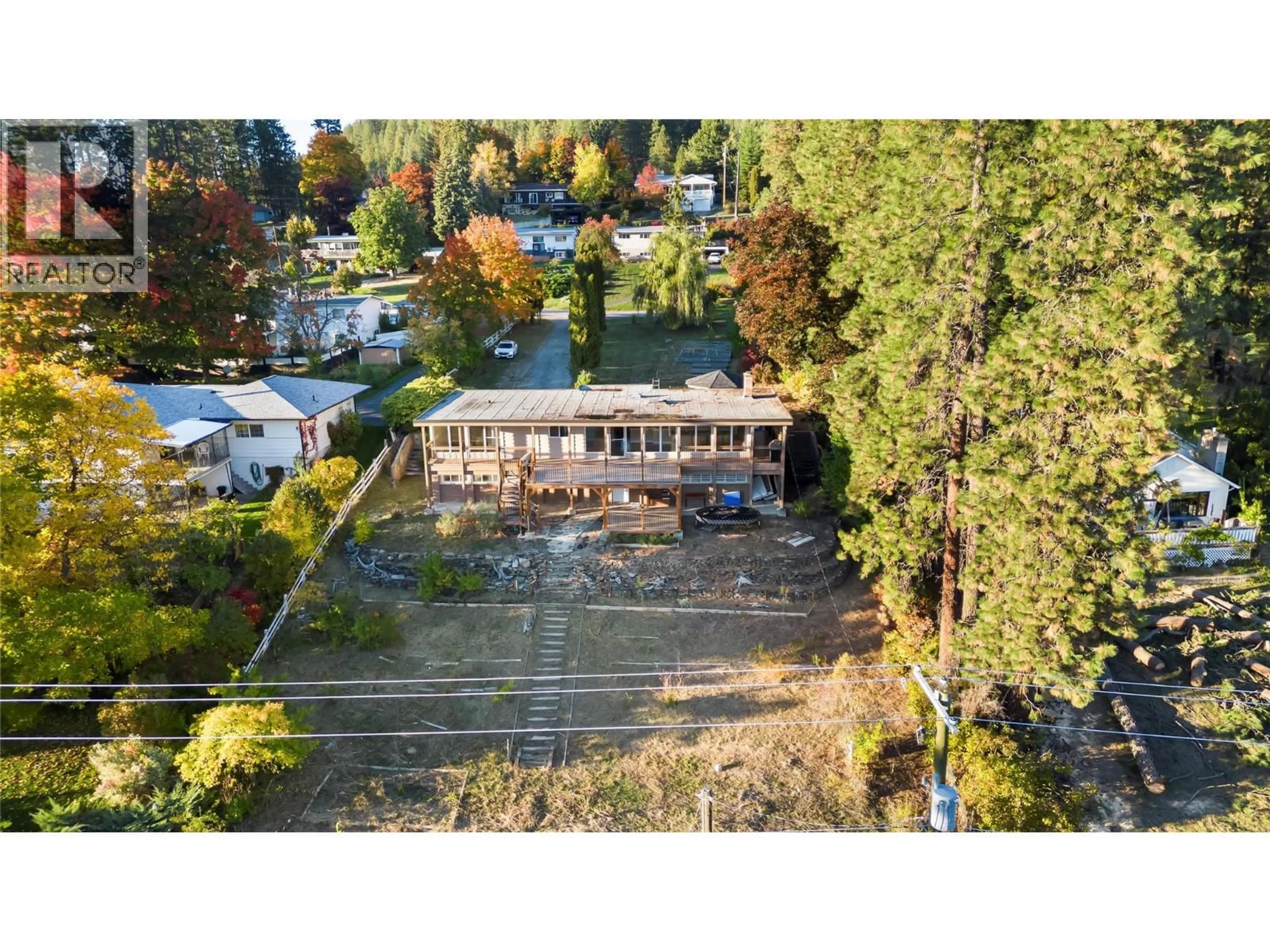 A pic from outside/outdoor area/front of a property/back of a property/a pic from drone, street for 2424 CRAWFORD STREET, Creston British Columbia V0B1G5