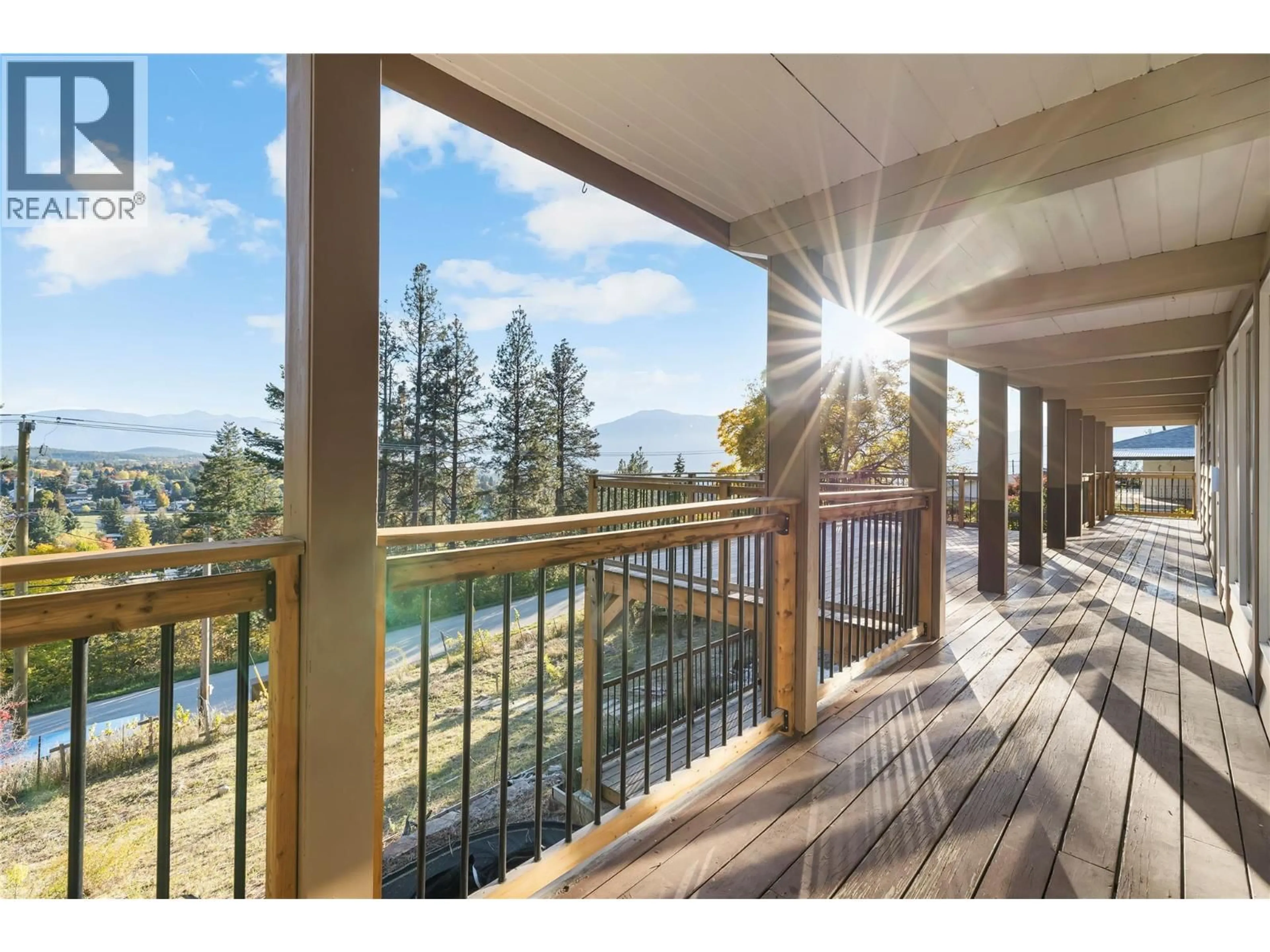 Patio, water/lake/river/ocean view for 2424 CRAWFORD STREET, Creston British Columbia V0B1G5