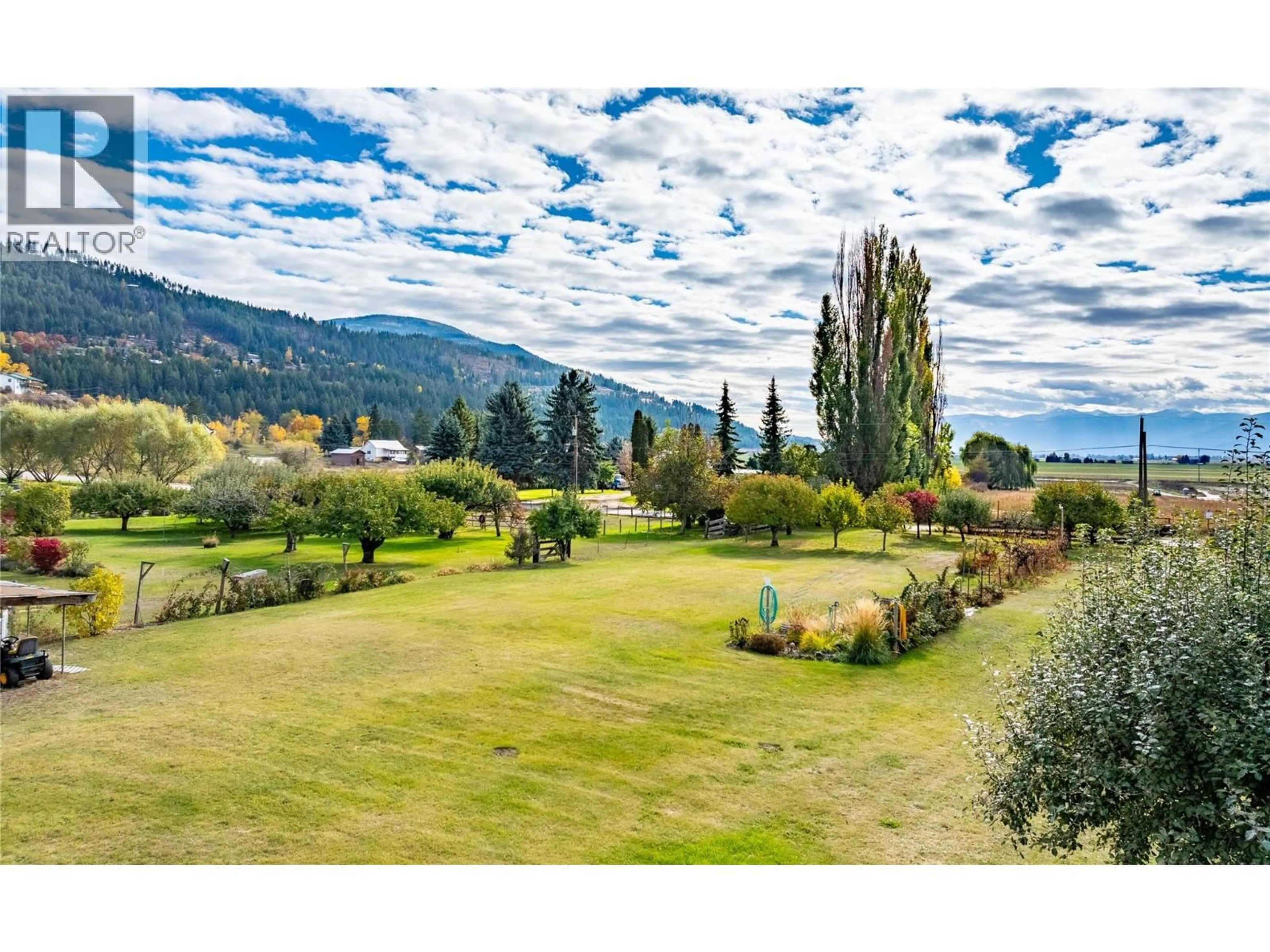 A pic from outside/outdoor area/front of a property/back of a property/a pic from drone, water/lake/river/ocean view for 1015 WINLAW ROAD, Creston British Columbia V0B2N1