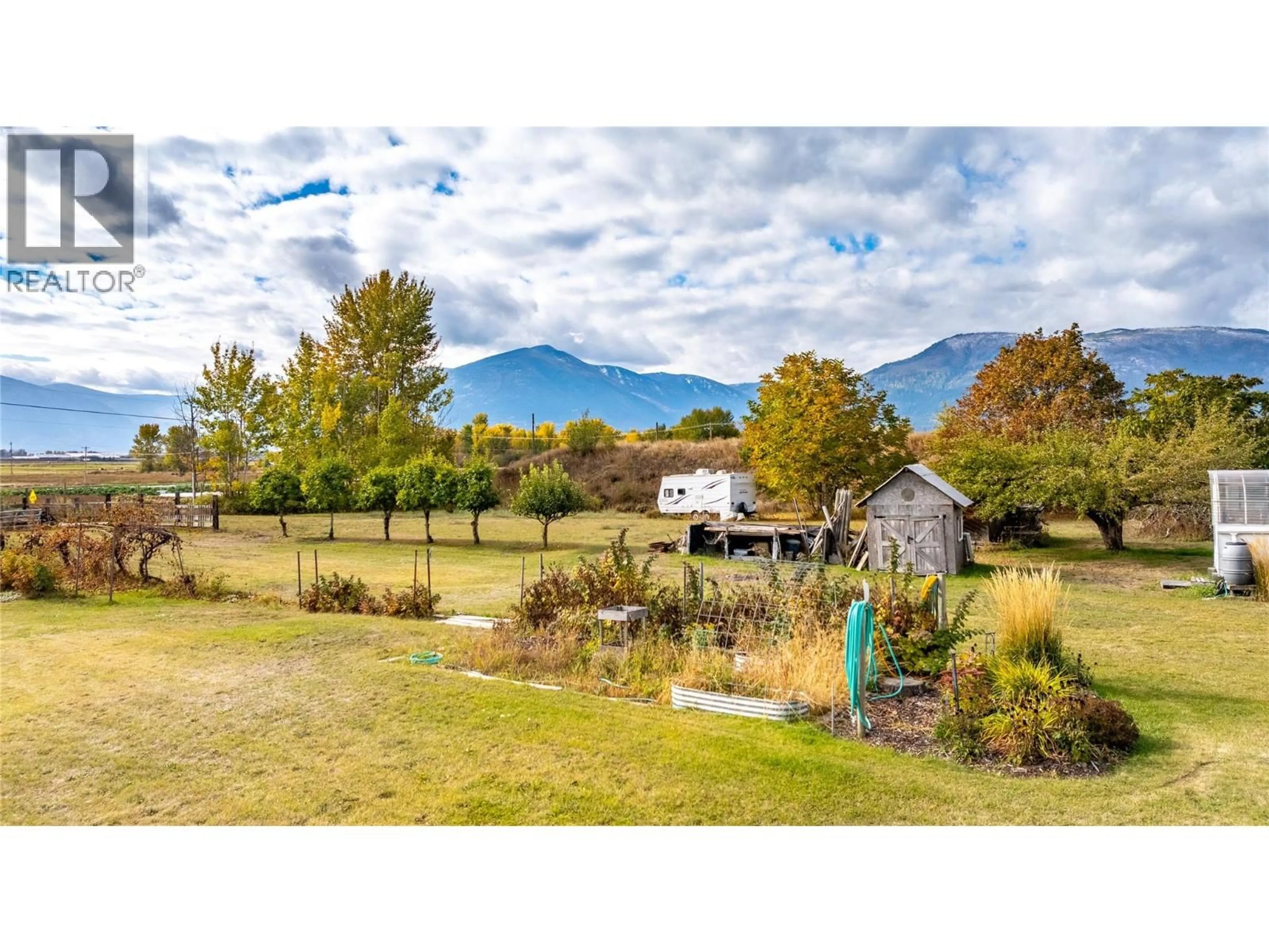A pic from outside/outdoor area/front of a property/back of a property/a pic from drone, mountain view for 1015 WINLAW ROAD, Creston British Columbia V0B2N1