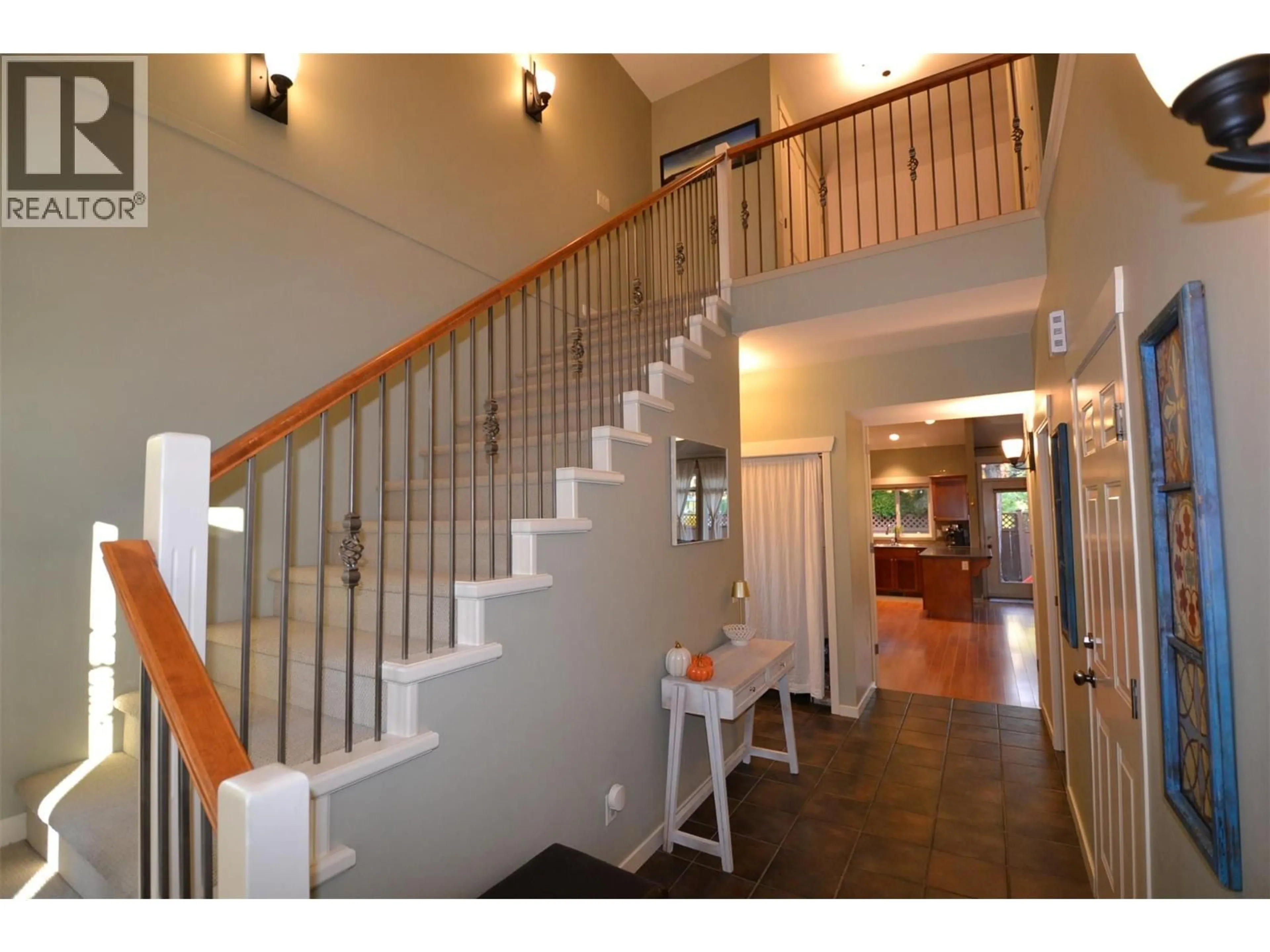 Indoor foyer for 10 - 1450 ROSE MEADOW DRIVE, West Kelowna British Columbia V1Z4A4
