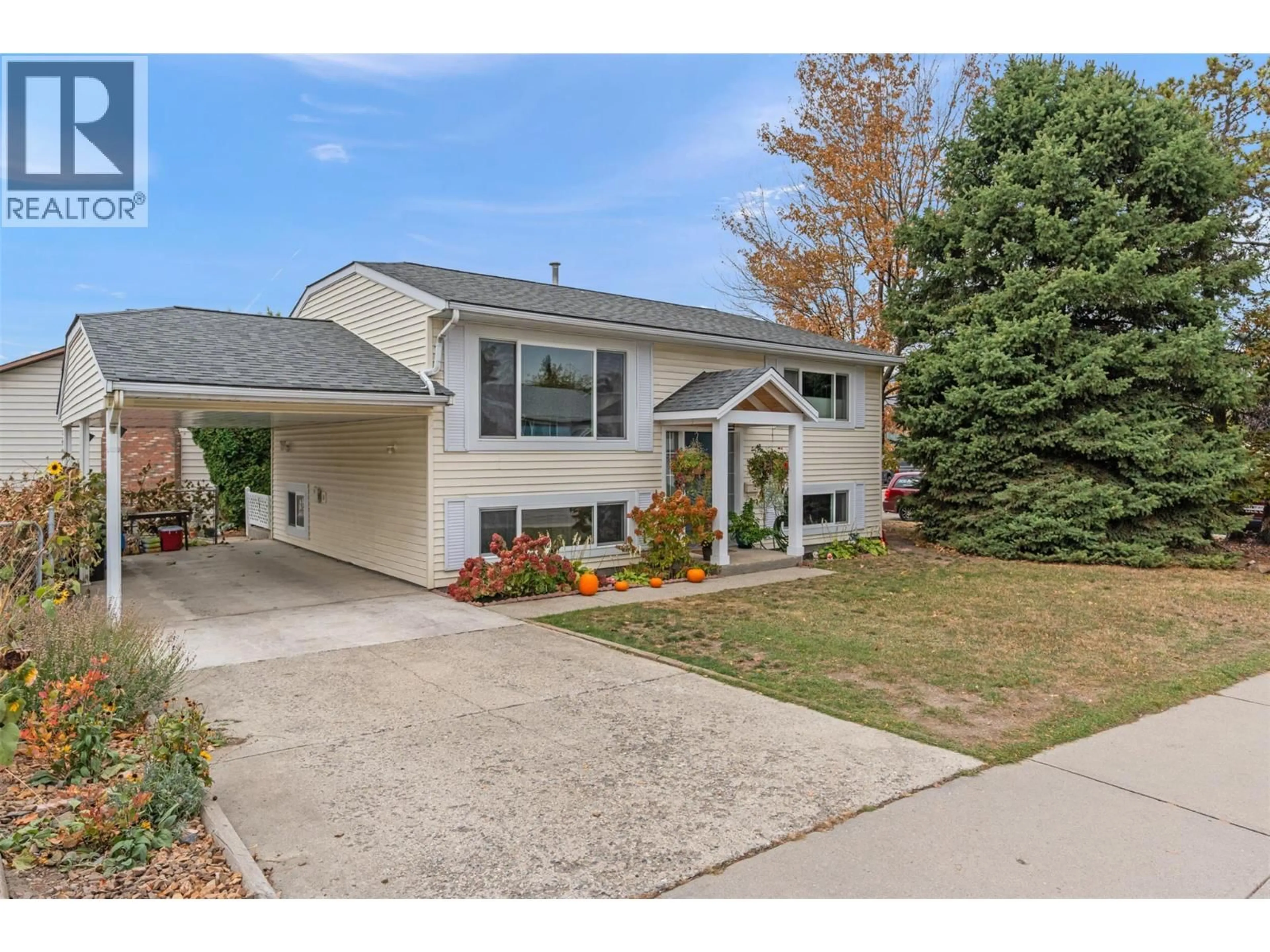 Home with vinyl exterior material, street for 5628 SOUTH VERNON DRIVE, Vernon British Columbia V1T8N1