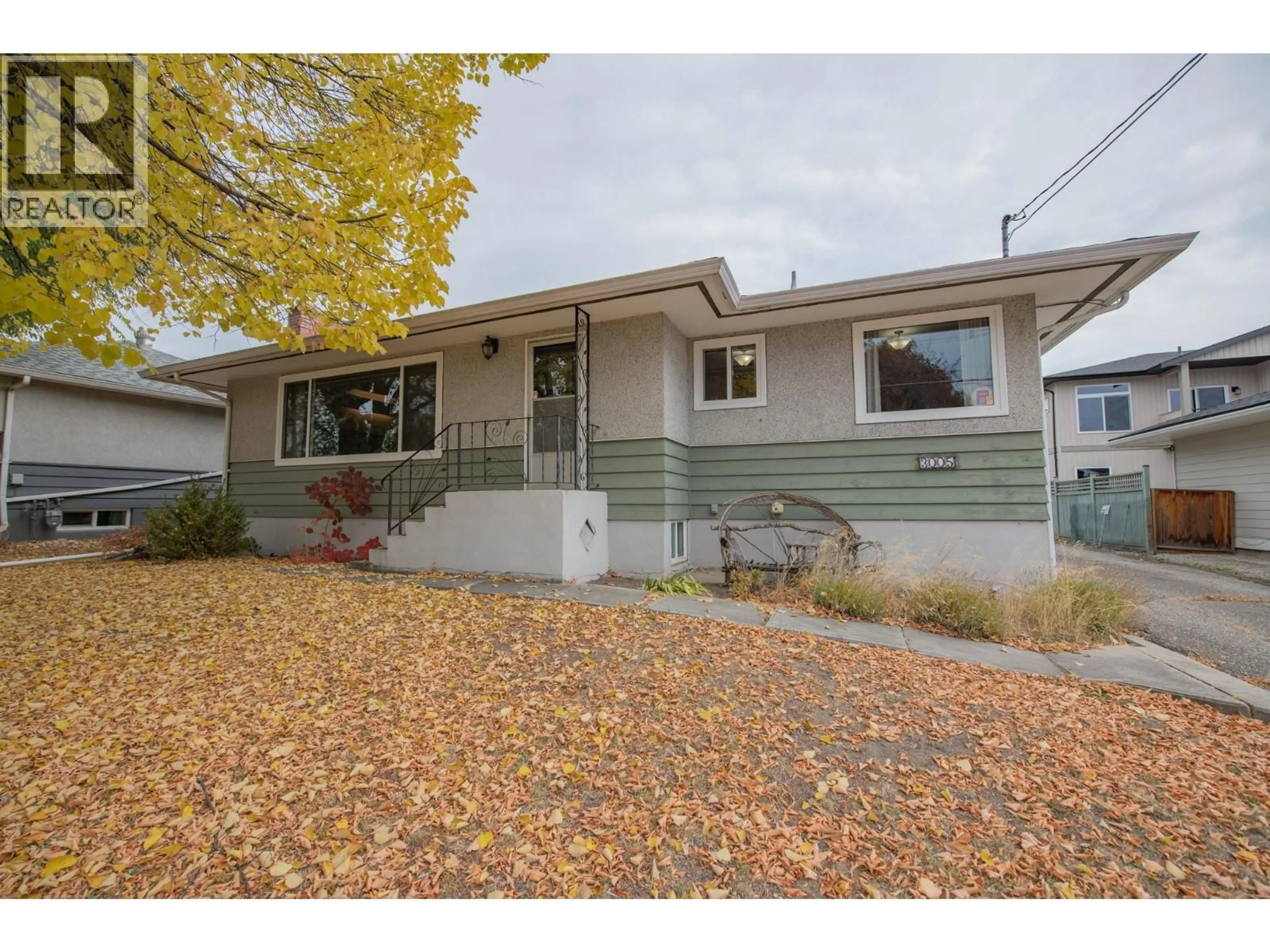 Home with vinyl exterior material, street for 3005 15 STREET, Vernon British Columbia V1T3W1