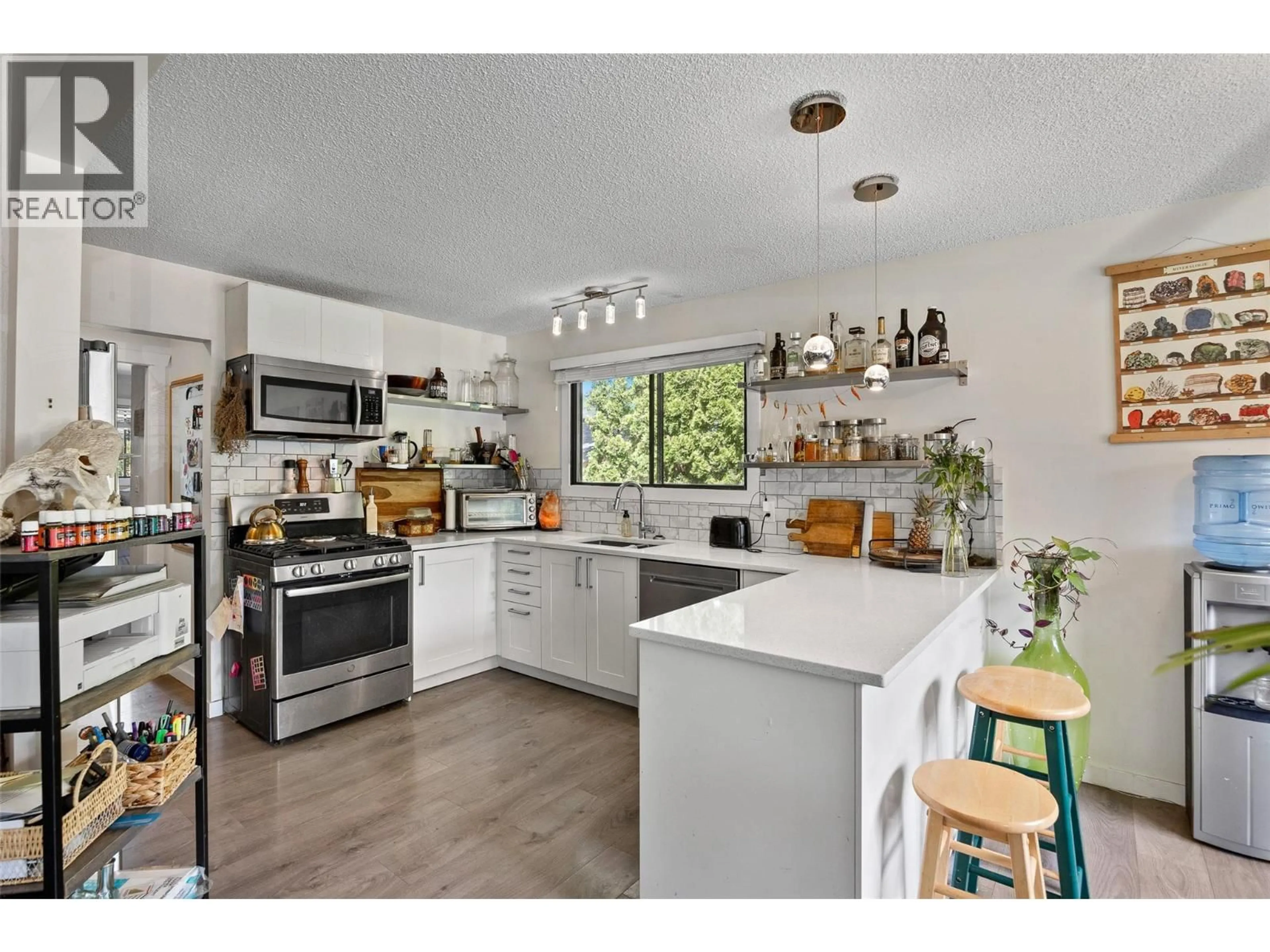 Open concept kitchen, unknown for 750 MCCLURE ROAD, Kelowna British Columbia V1W1M2