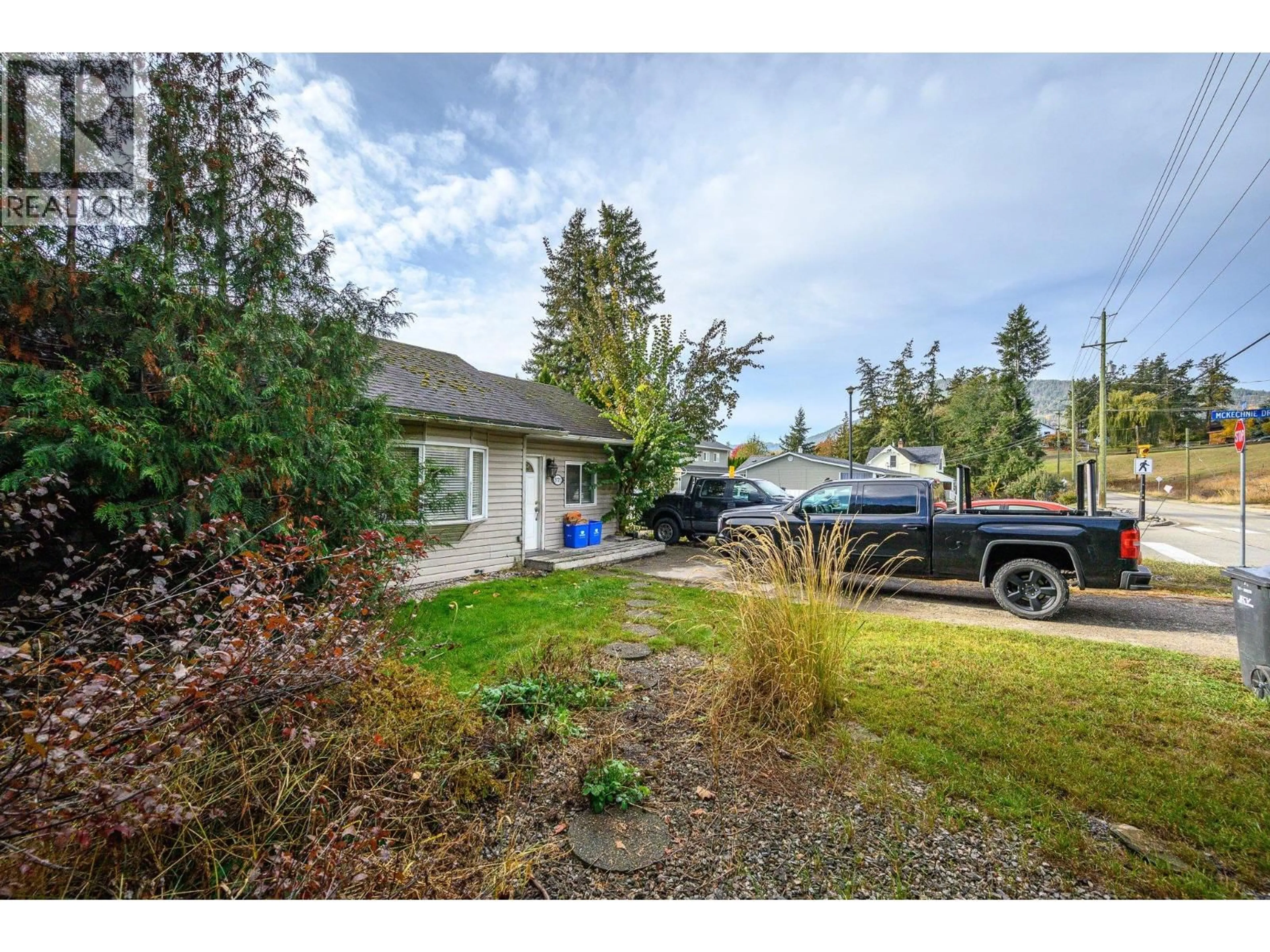 A pic from outside/outdoor area/front of a property/back of a property/a pic from drone, street for 3775 WOOD AVENUE, Armstrong British Columbia V0E1B2