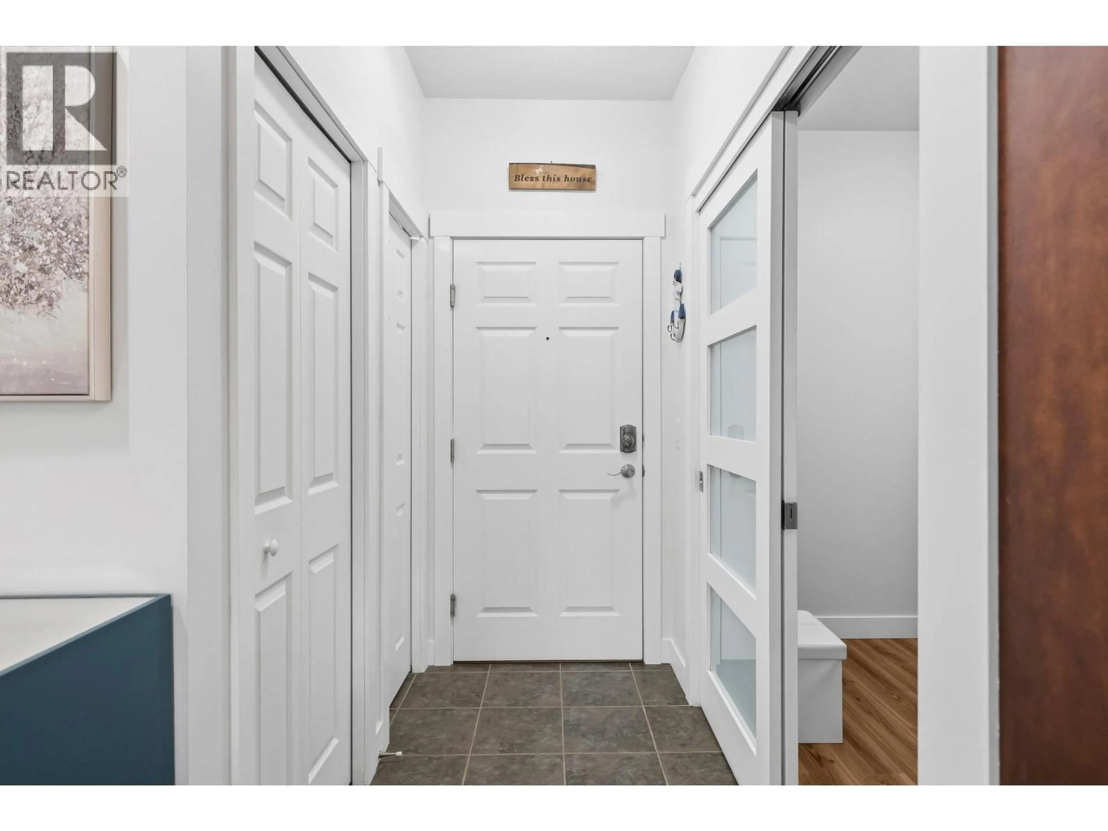 Indoor entryway for 1405 - 1875 COUNTRY CLUB DRIVE, Kelowna British Columbia V1V2W7