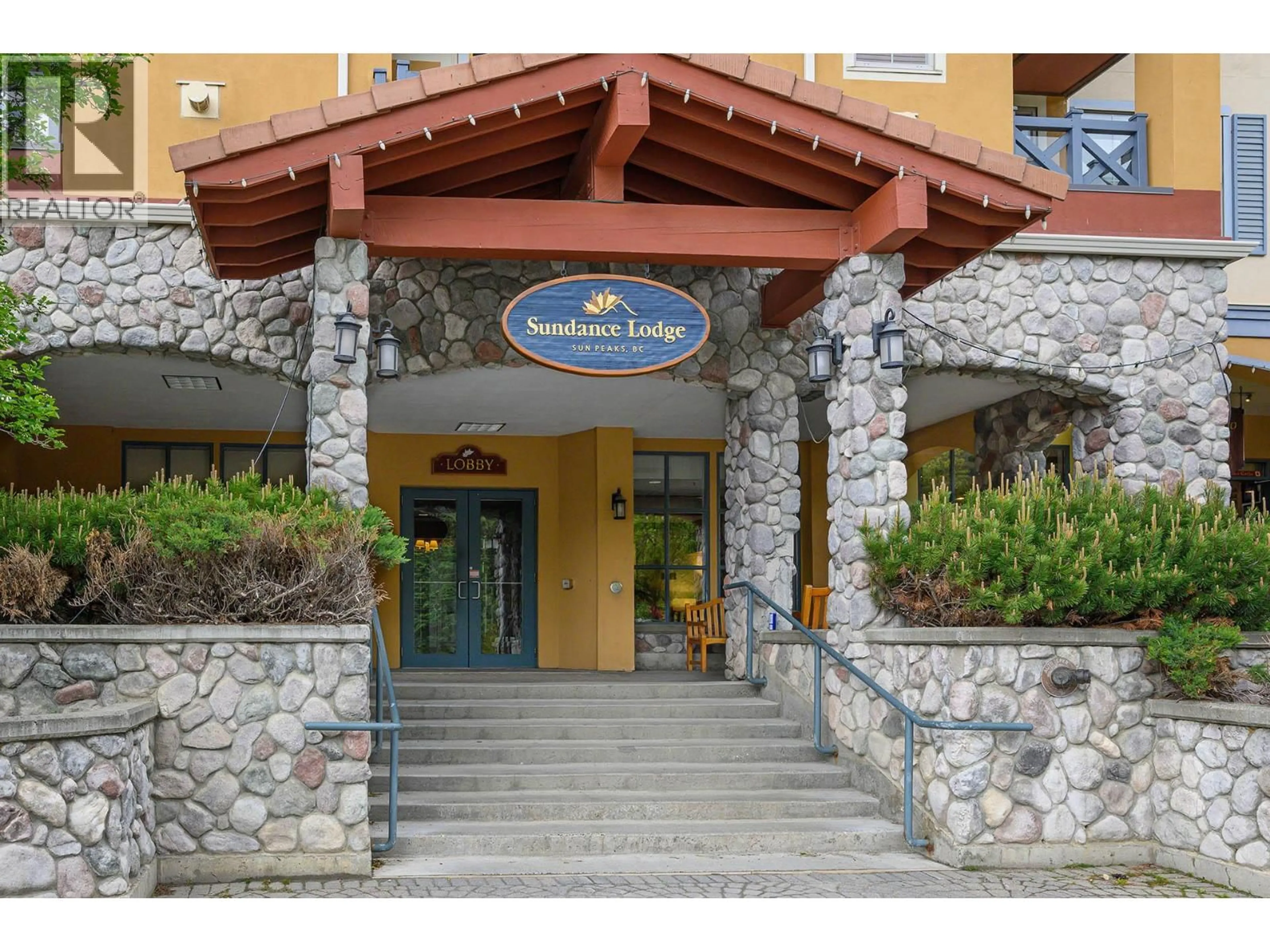 Indoor foyer for 412 - 3160 CREEKSIDE WAY, Sun Peaks British Columbia V0E5N0