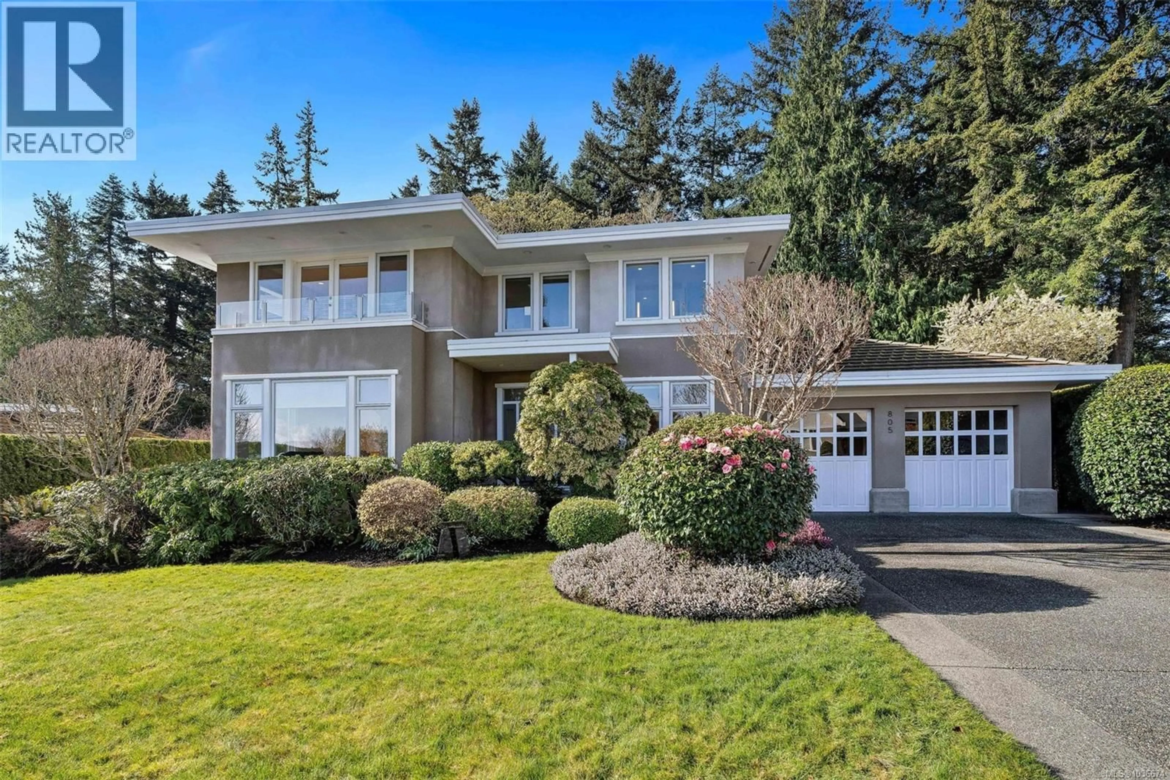 Home with vinyl exterior material, street for 805 DEL MONTE LANE, Saanich British Columbia V8Y3H2