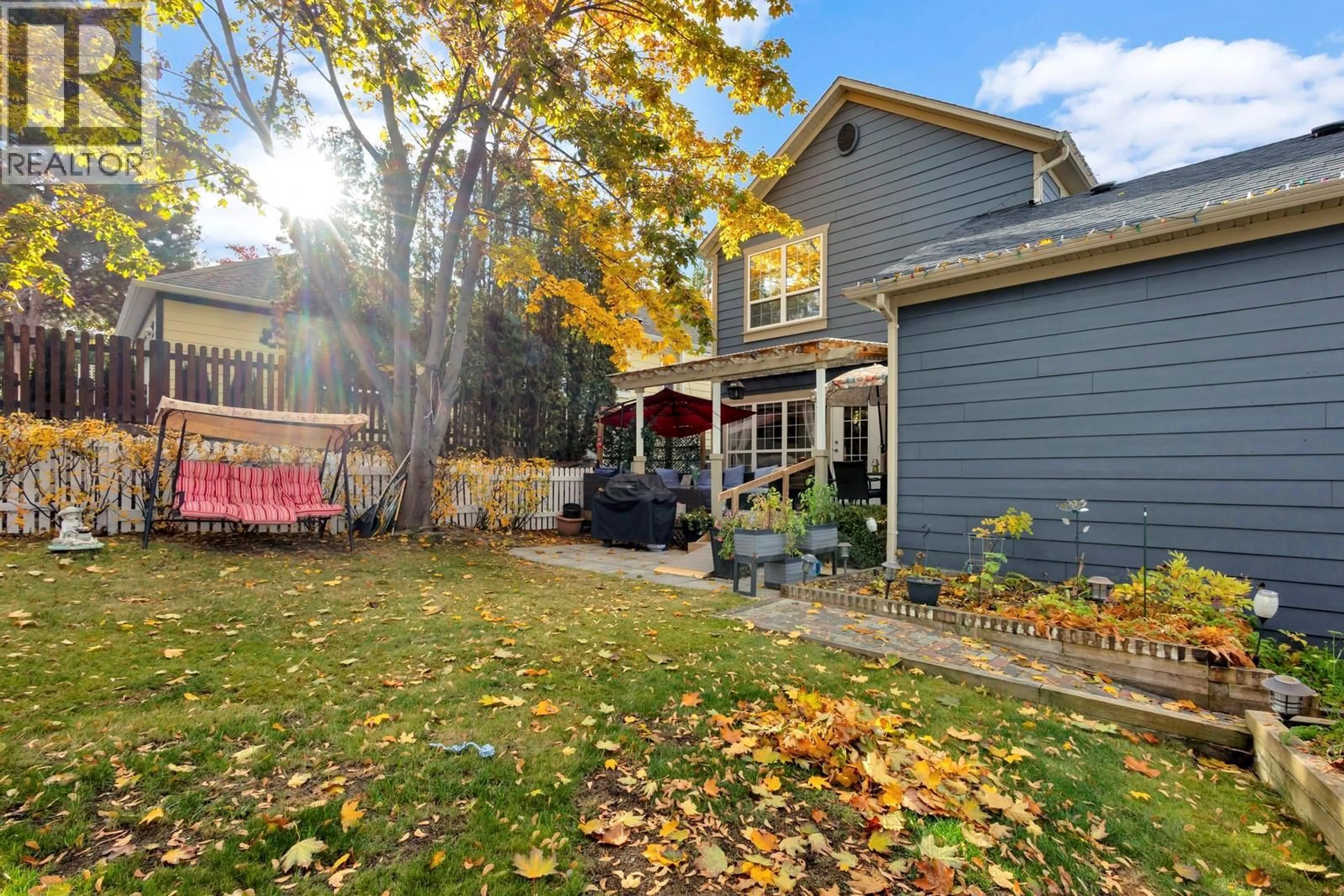 Patio, street for 393 MCCARREN AVENUE, Kelowna British Columbia V1W4W3