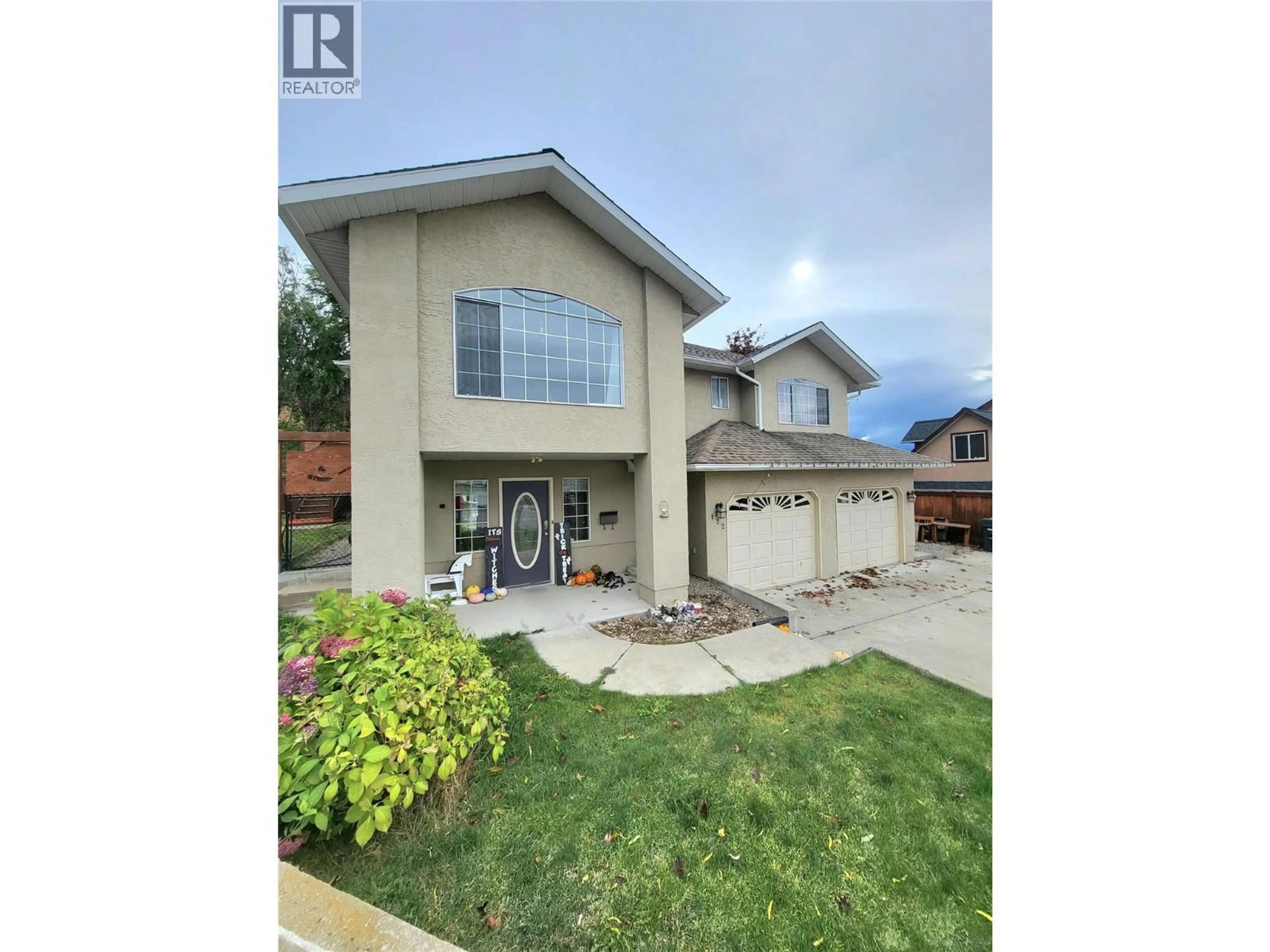 A pic from outside/outdoor area/front of a property/back of a property/a pic from drone, street for 132 STEVENS COURT, Penticton British Columbia V2A8A2