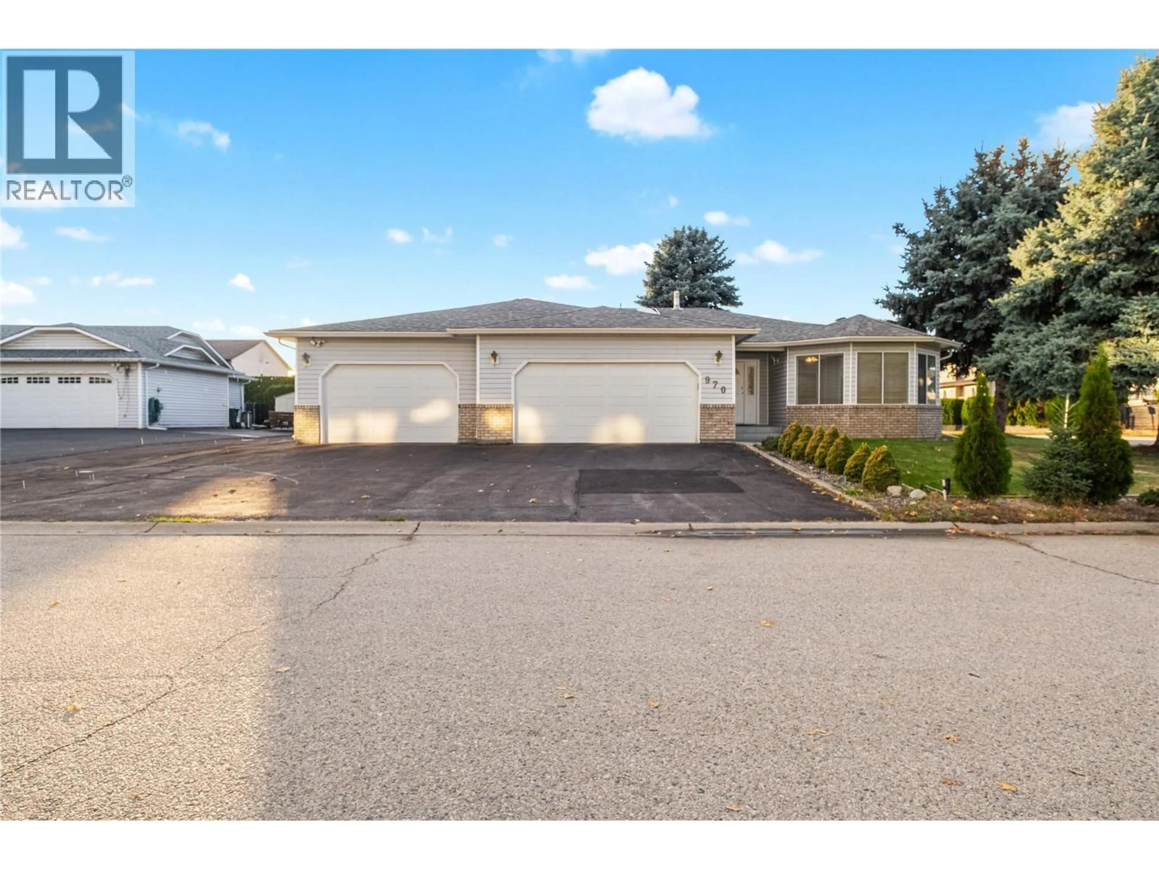 Home with vinyl exterior material, street for 970 KEYES COURT, Rutland British Columbia V1X7C8