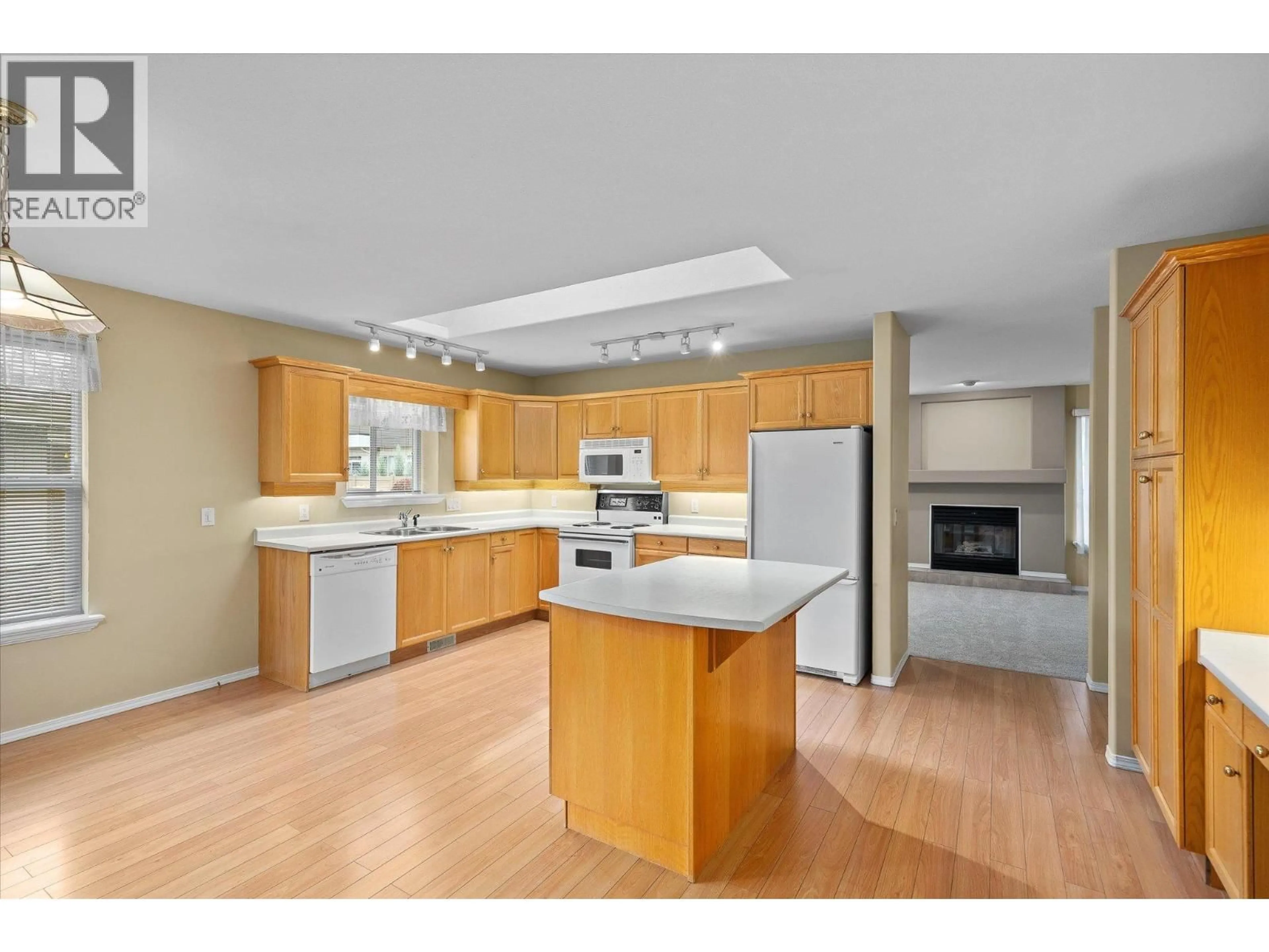 Open concept kitchen, wood/laminate floor for 12 - 680 VALLEY ROAD, Kelowna British Columbia V1V2J3