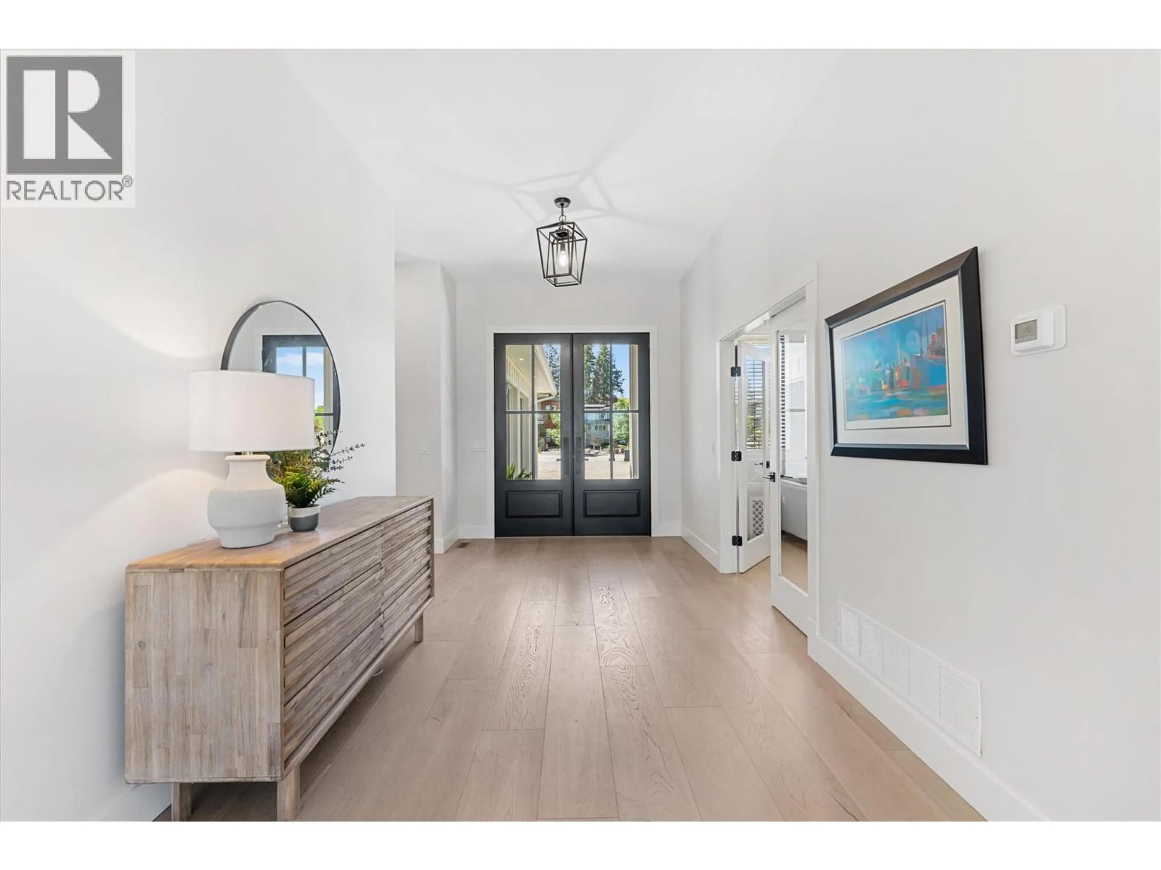 Indoor entryway for 1180 MISSION RIDGE ROAD, Kelowna British Columbia V1W3B2