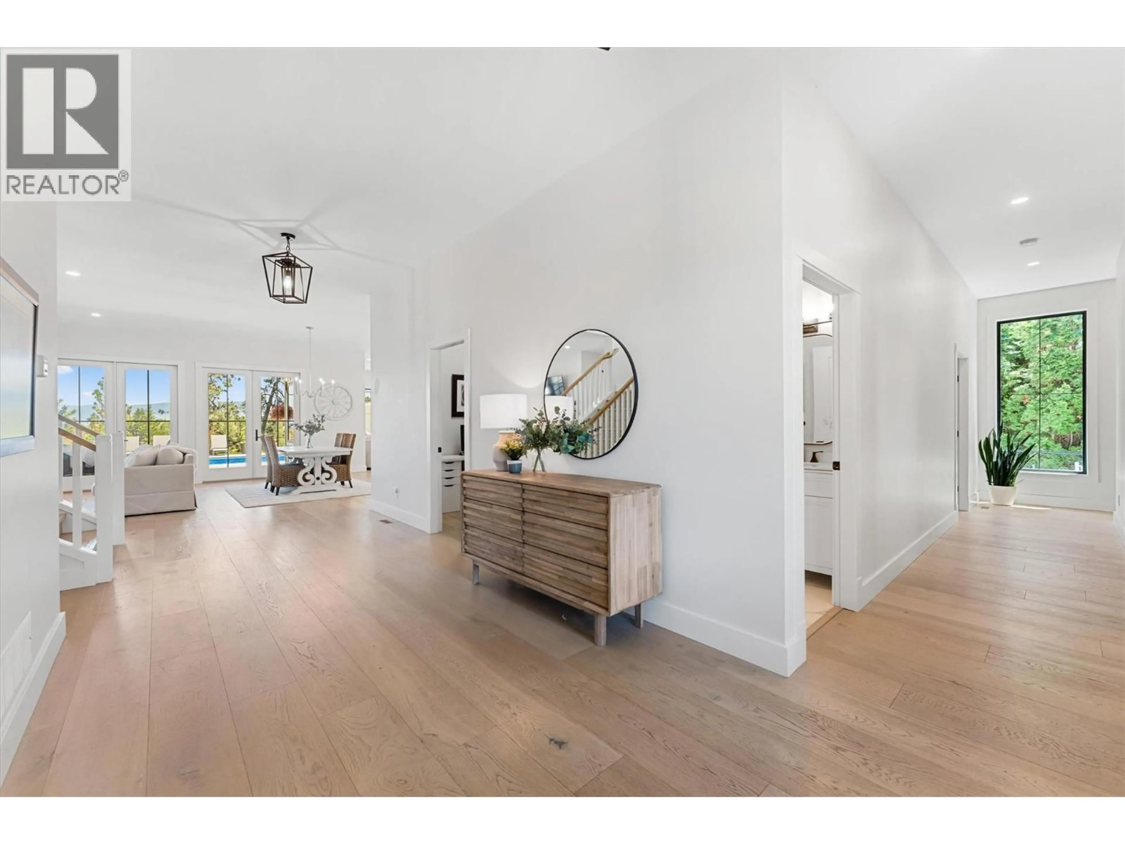 Indoor entryway for 1180 MISSION RIDGE ROAD, Kelowna British Columbia V1W3B2