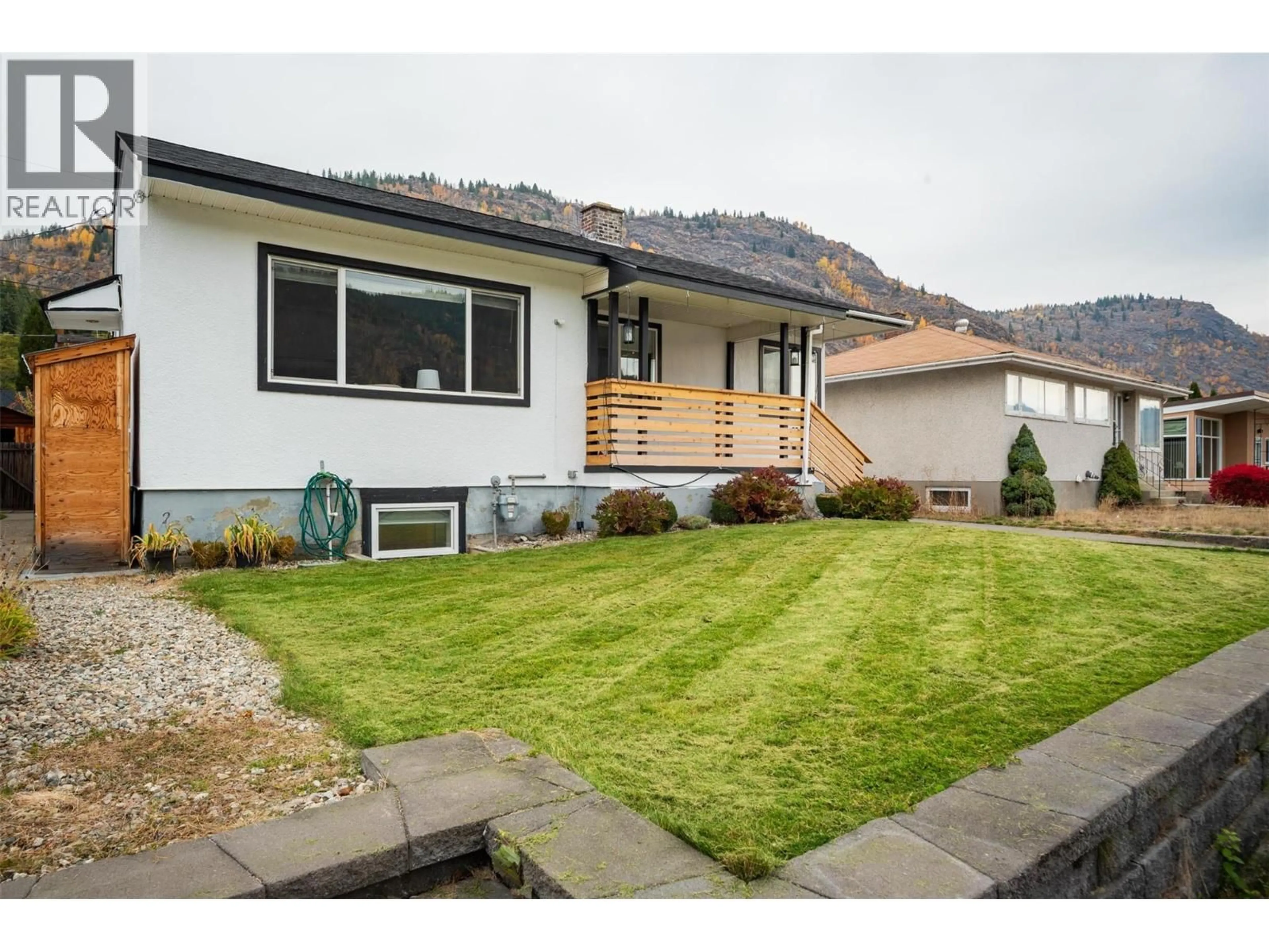 Home with vinyl exterior material, mountain view for 3321 DAHLIA CRESCENT, Trail British Columbia V1R2Y1