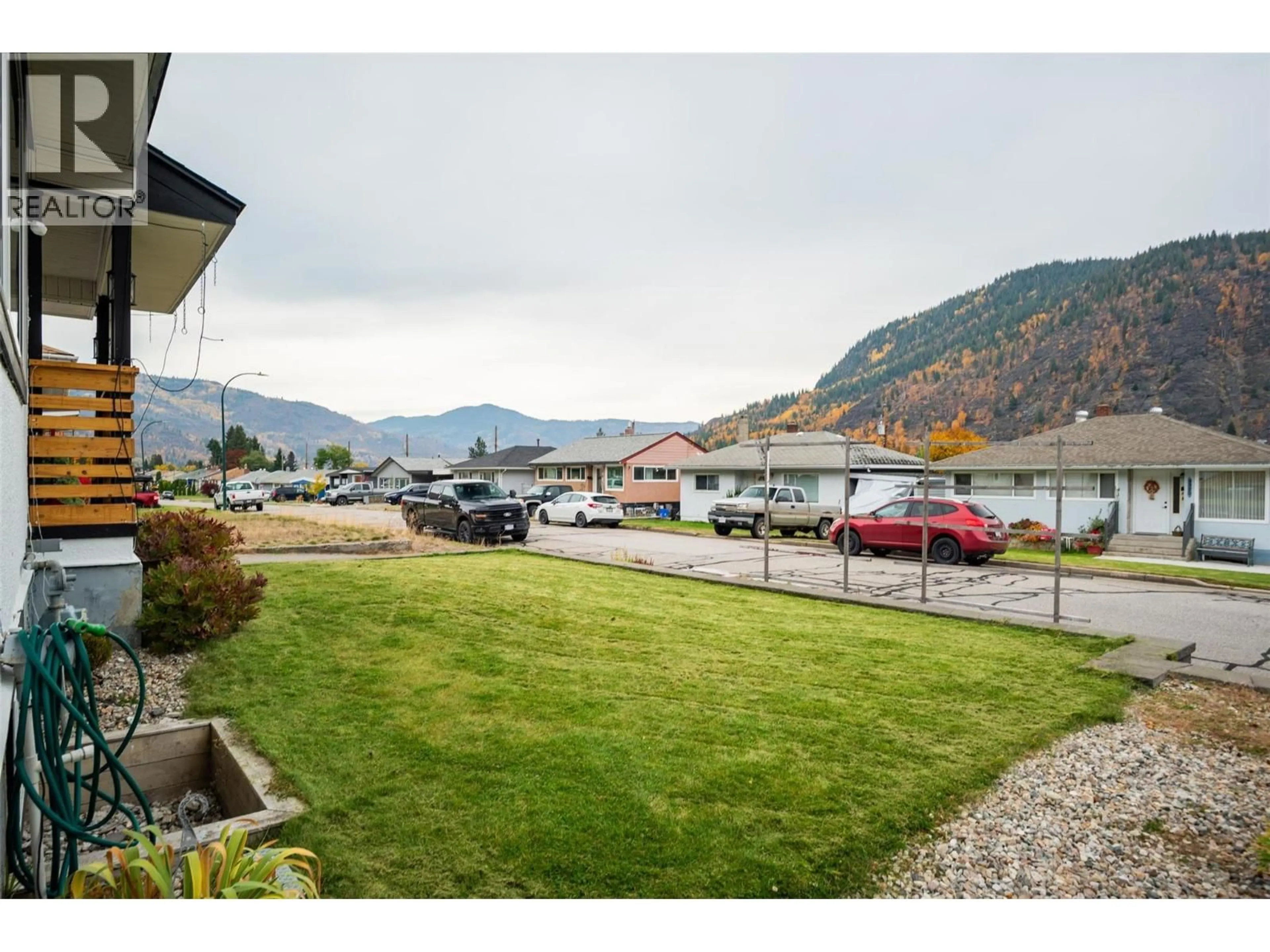 Patio, mountain view for 3321 DAHLIA CRESCENT, Trail British Columbia V1R2Y1