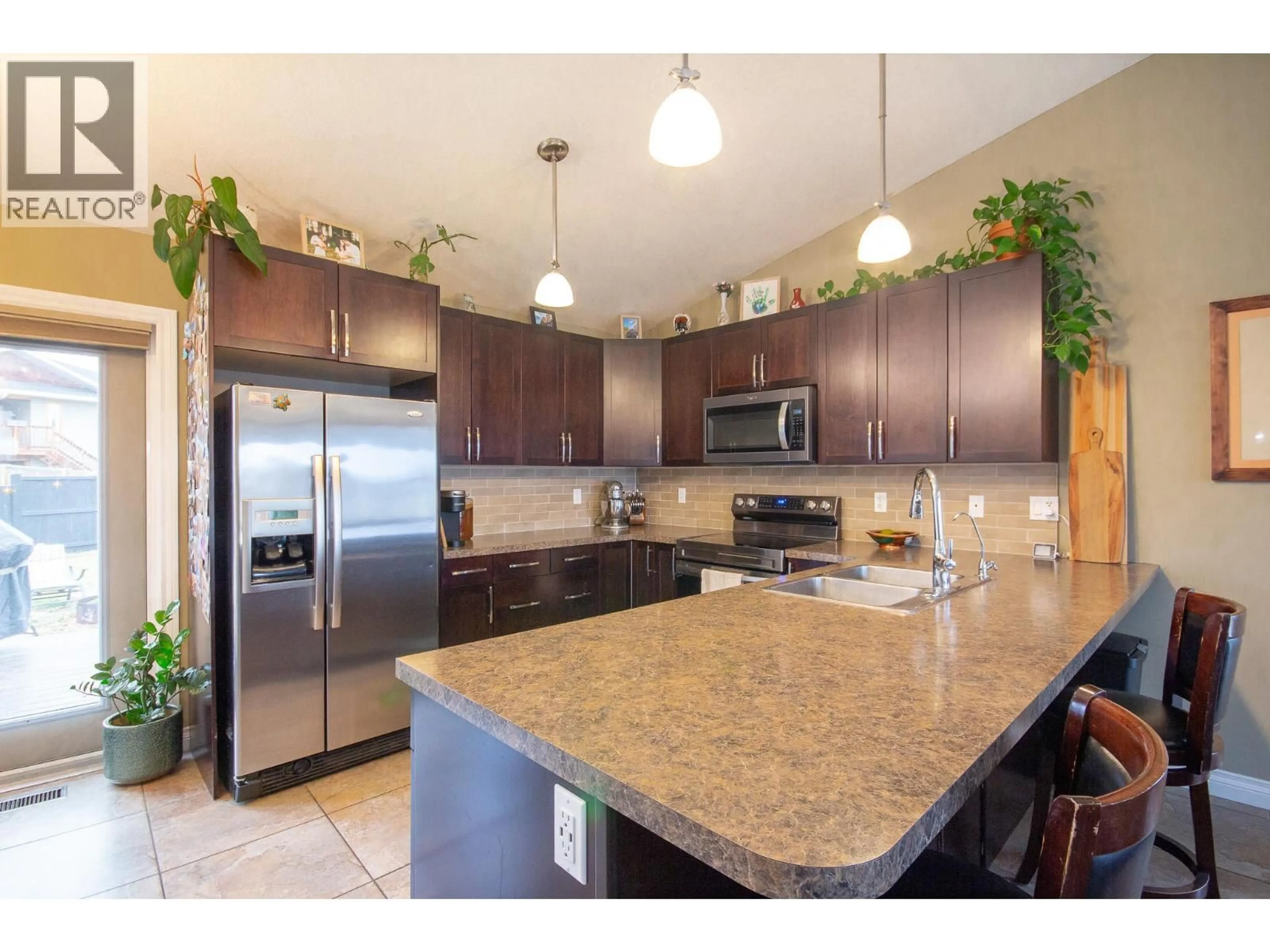 Open concept kitchen, ceramic/tile floor for 1704 86 AVENUE, Dawson Creek British Columbia V1G0B2
