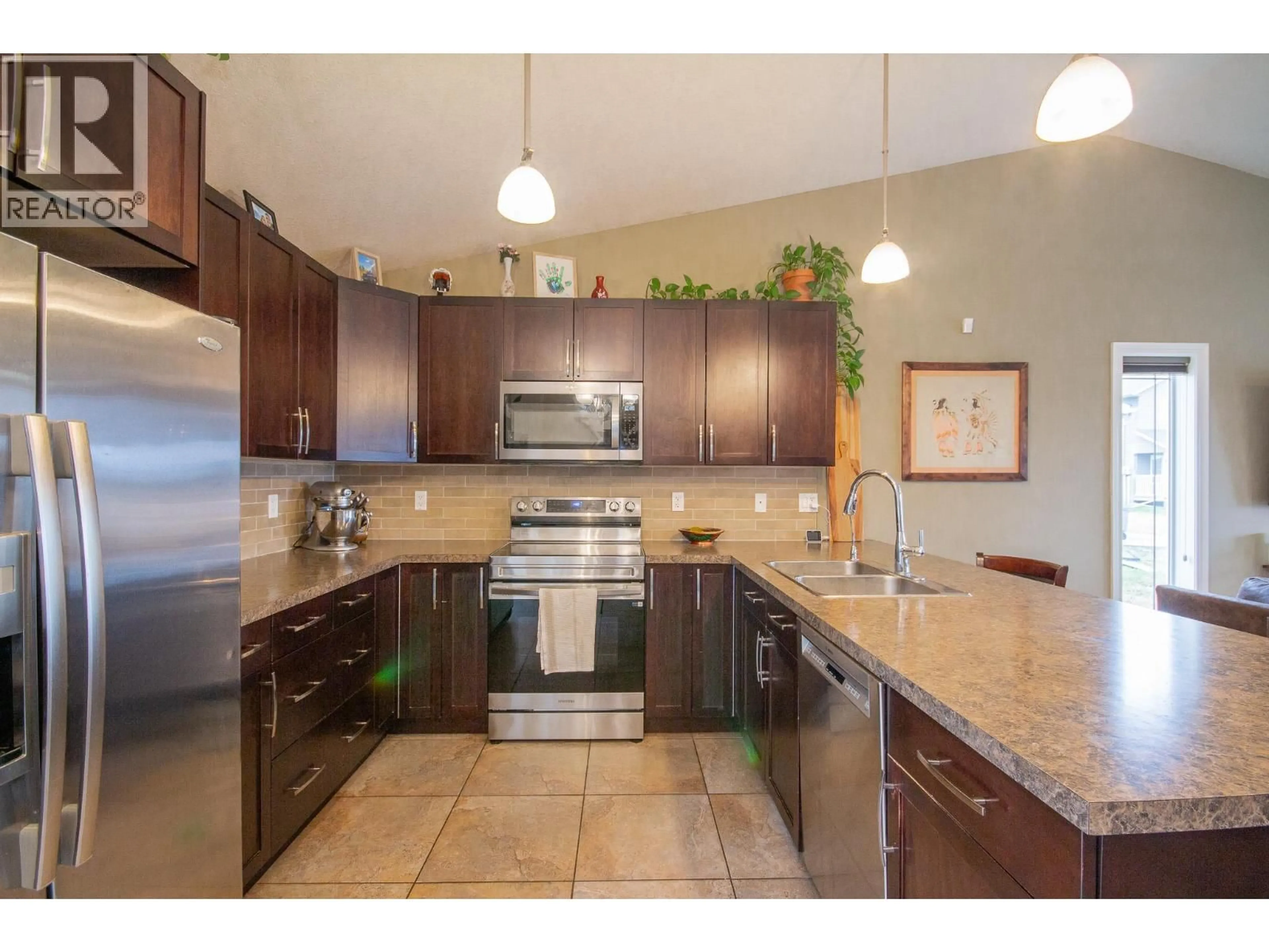 Open concept kitchen, ceramic/tile floor for 1704 86 AVENUE, Dawson Creek British Columbia V1G0B2