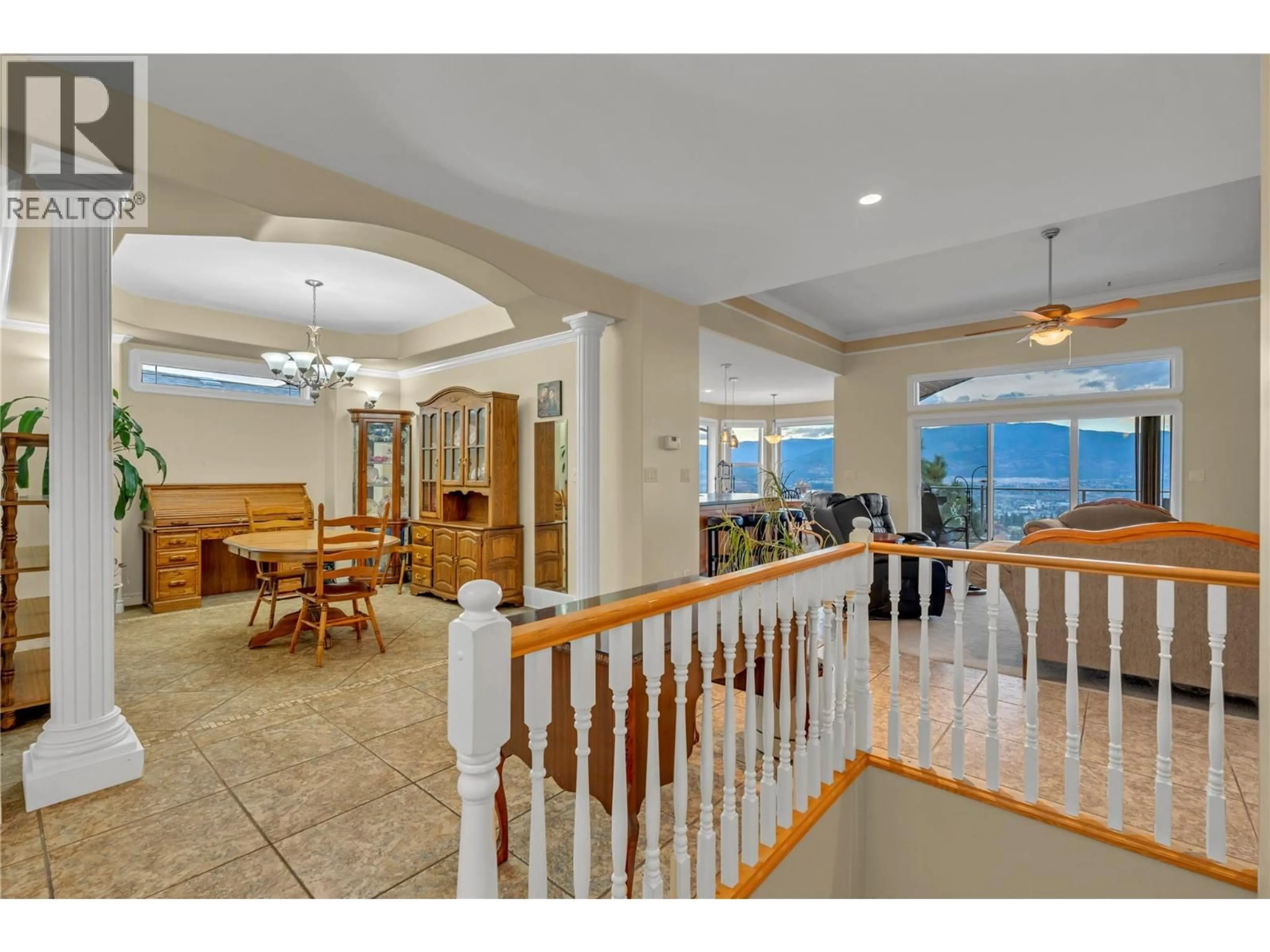 Indoor foyer for 1563 HOLDEN ROAD, Penticton British Columbia V2A8M9