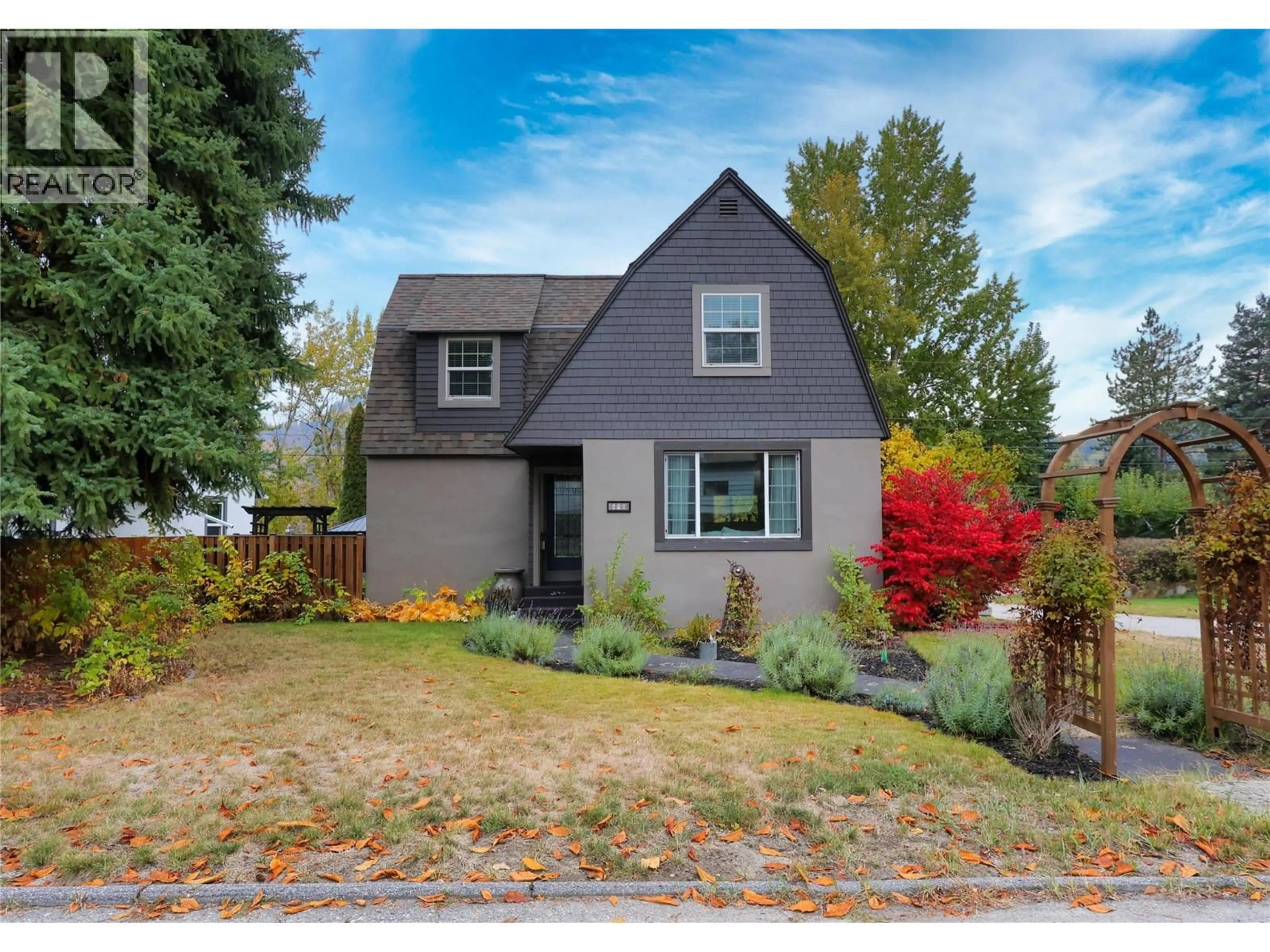 Home with vinyl exterior material, street for 698 KIPLING STREET, Warfield British Columbia V1R2A2