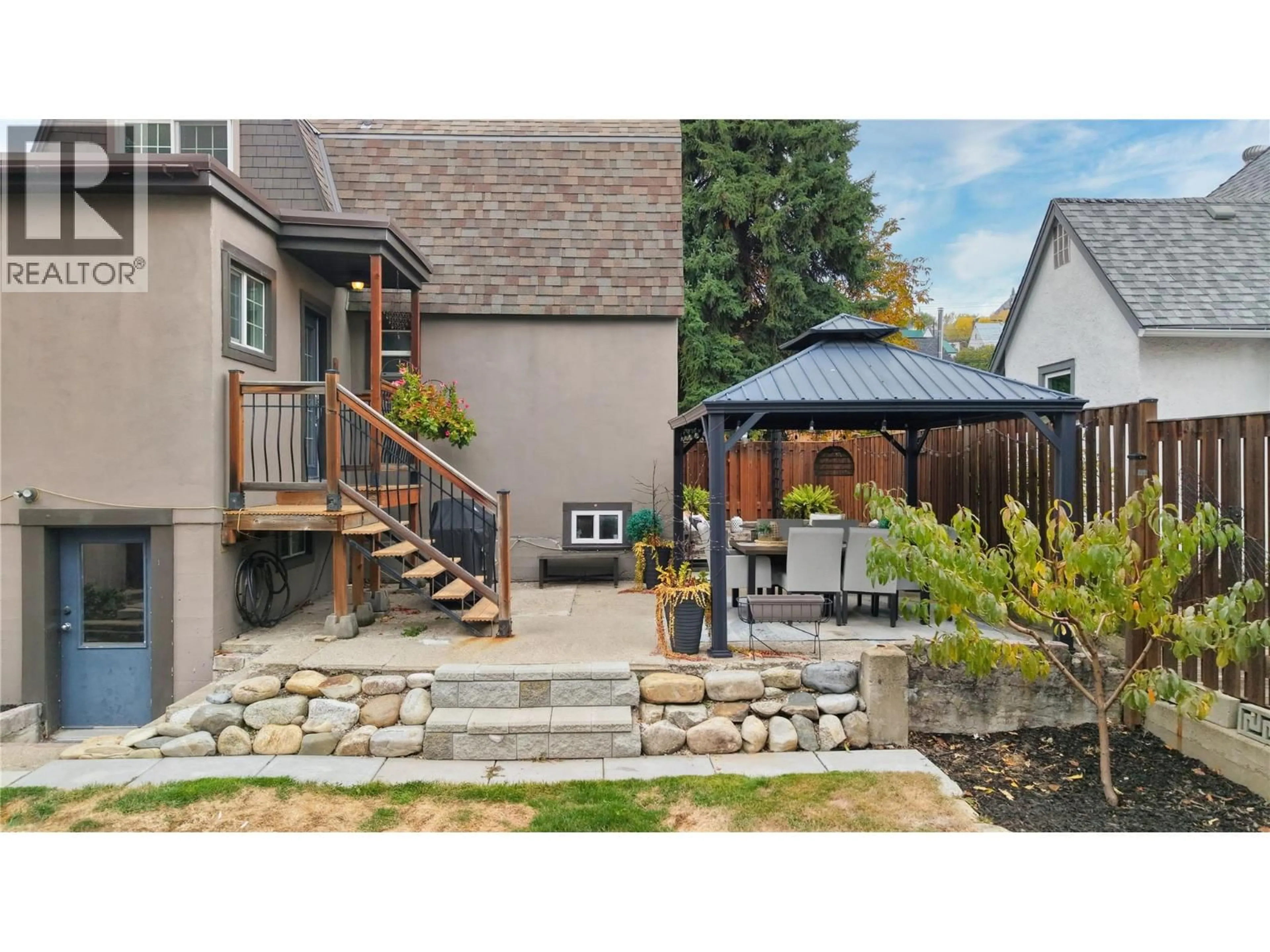 Patio, mountain view for 698 KIPLING STREET, Warfield British Columbia V1R2A2
