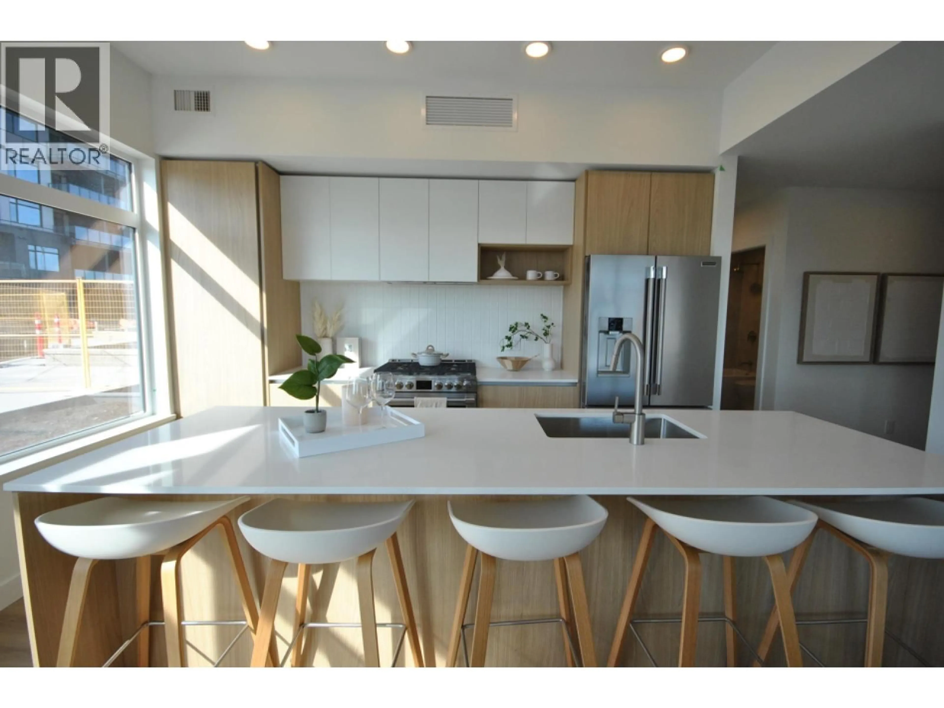 Contemporary kitchen, unknown for 105 - 2780 OLALLA BAY, West Kelowna British Columbia V1Z2A9