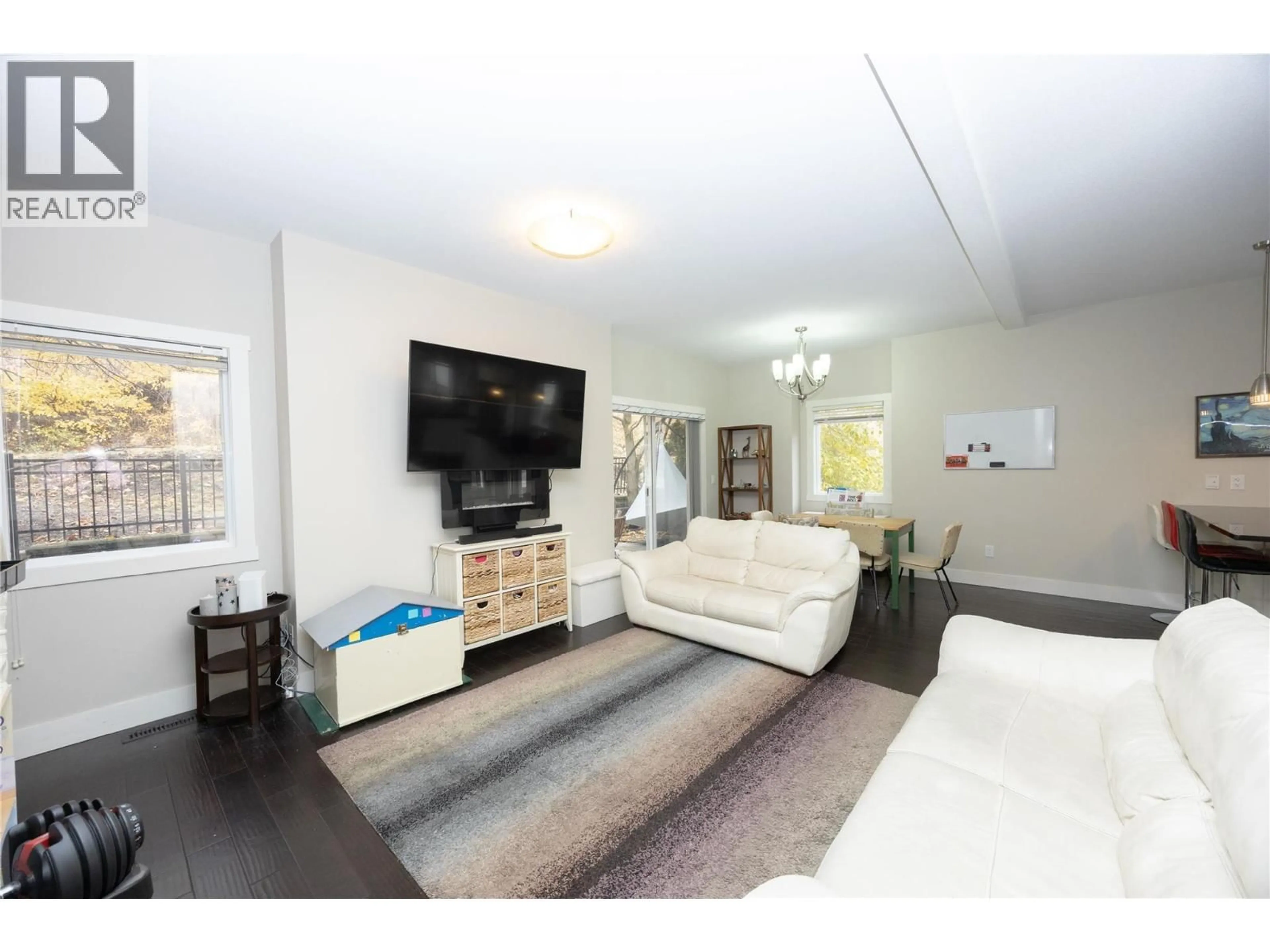 Living room with furniture, unknown for 86 - 600 BOYNTON PLACE, Kelowna British Columbia V1V3B8