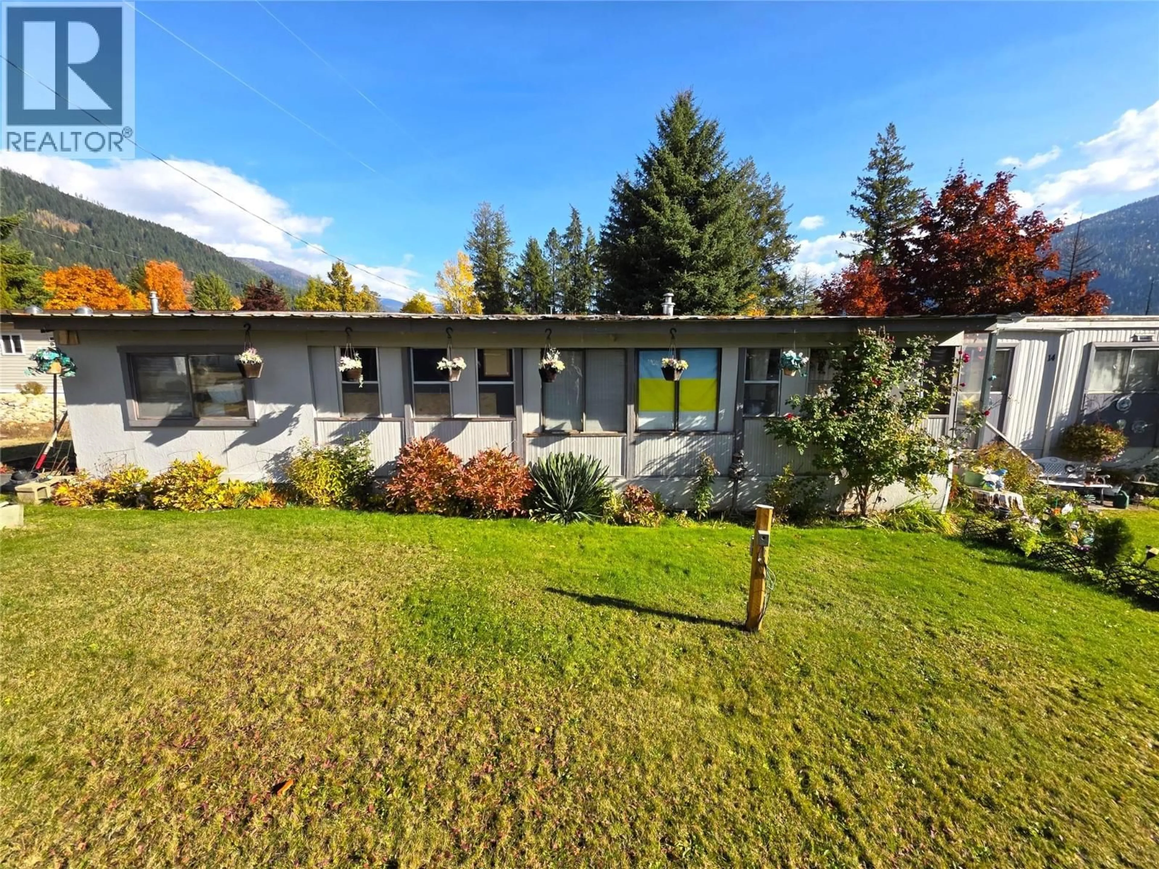 Home with vinyl exterior material, unknown for 14 - 2756 GREENWOOD ROAD, Nelson British Columbia V1L6L2