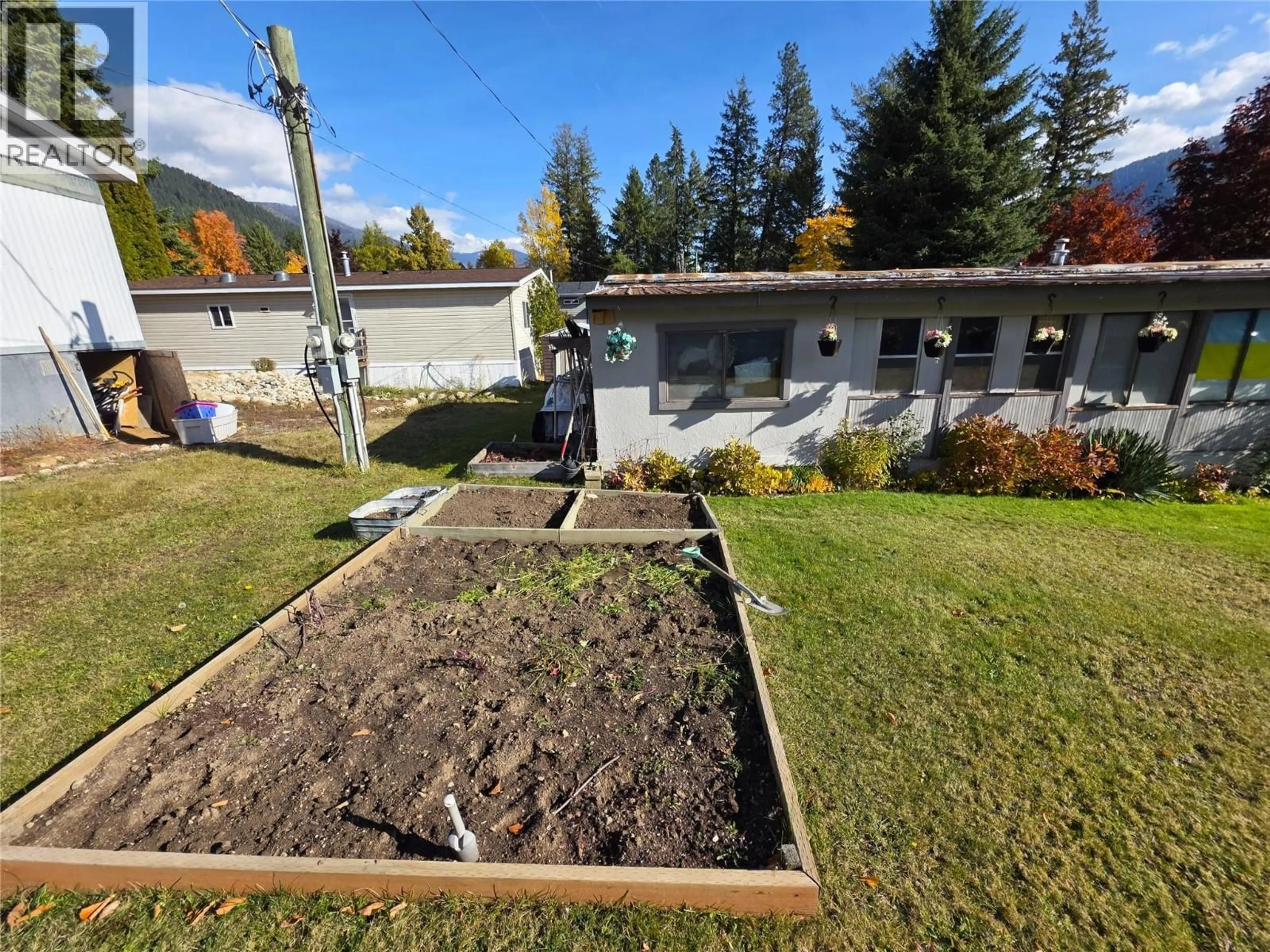 A pic from outside/outdoor area/front of a property/back of a property/a pic from drone, unknown for 14 - 2756 GREENWOOD ROAD, Nelson British Columbia V1L6L2