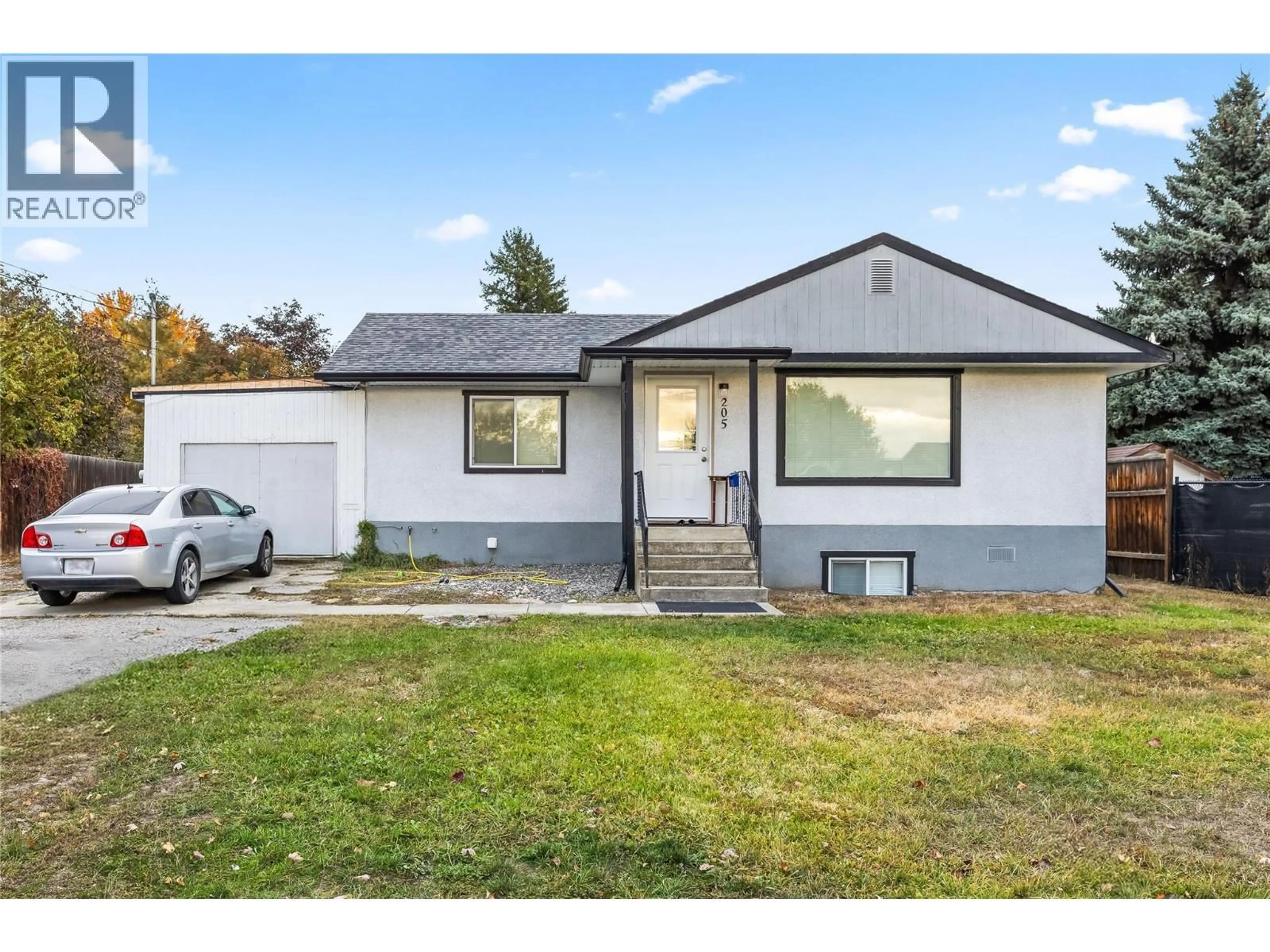 Home with vinyl exterior material, street for 205 HOMER ROAD, Kelowna British Columbia V1X3Z6