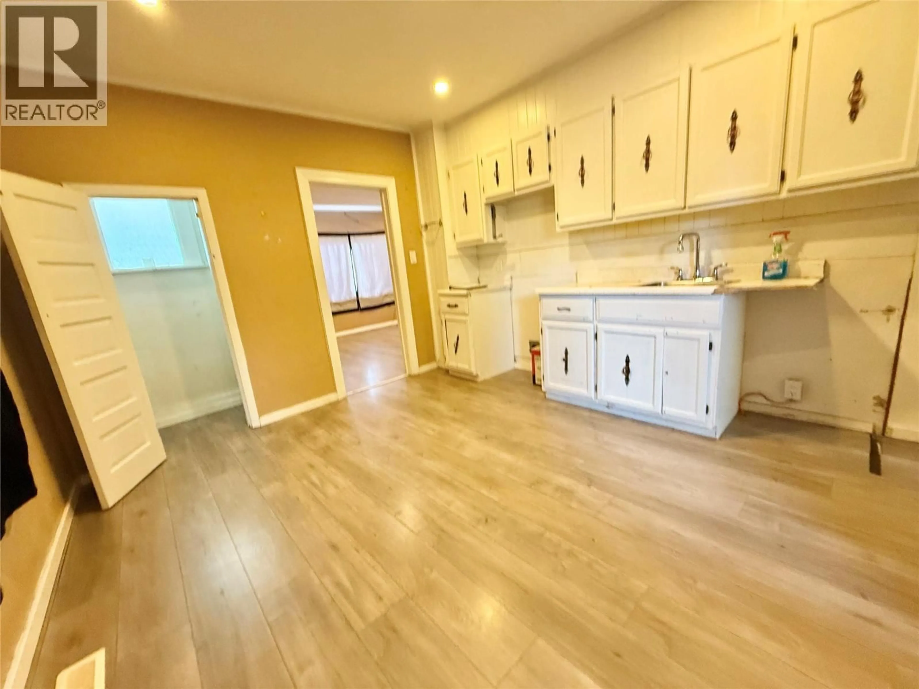 Open concept kitchen, unknown for 1442 TAMARAC AVENUE, Trail British Columbia V1R4J3