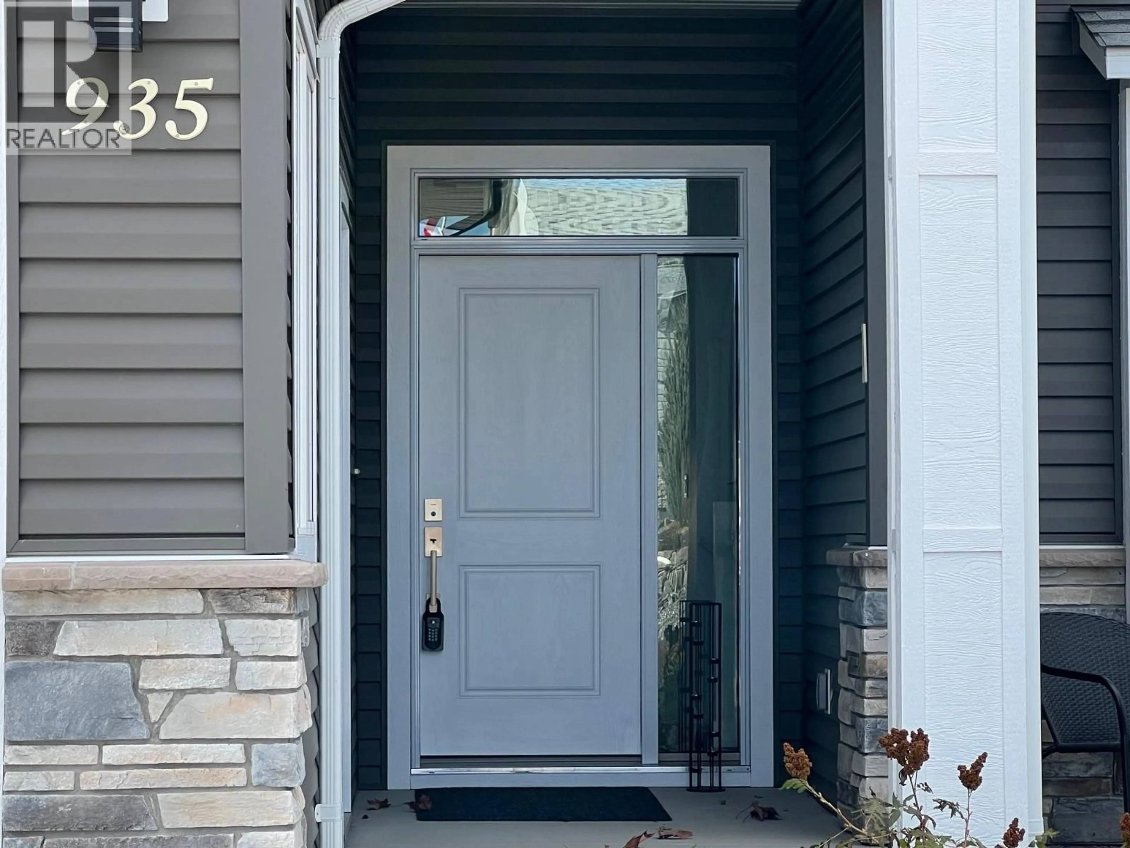 Indoor entryway for 935 9TH AVENUE, Vernon British Columbia V1H1Z1