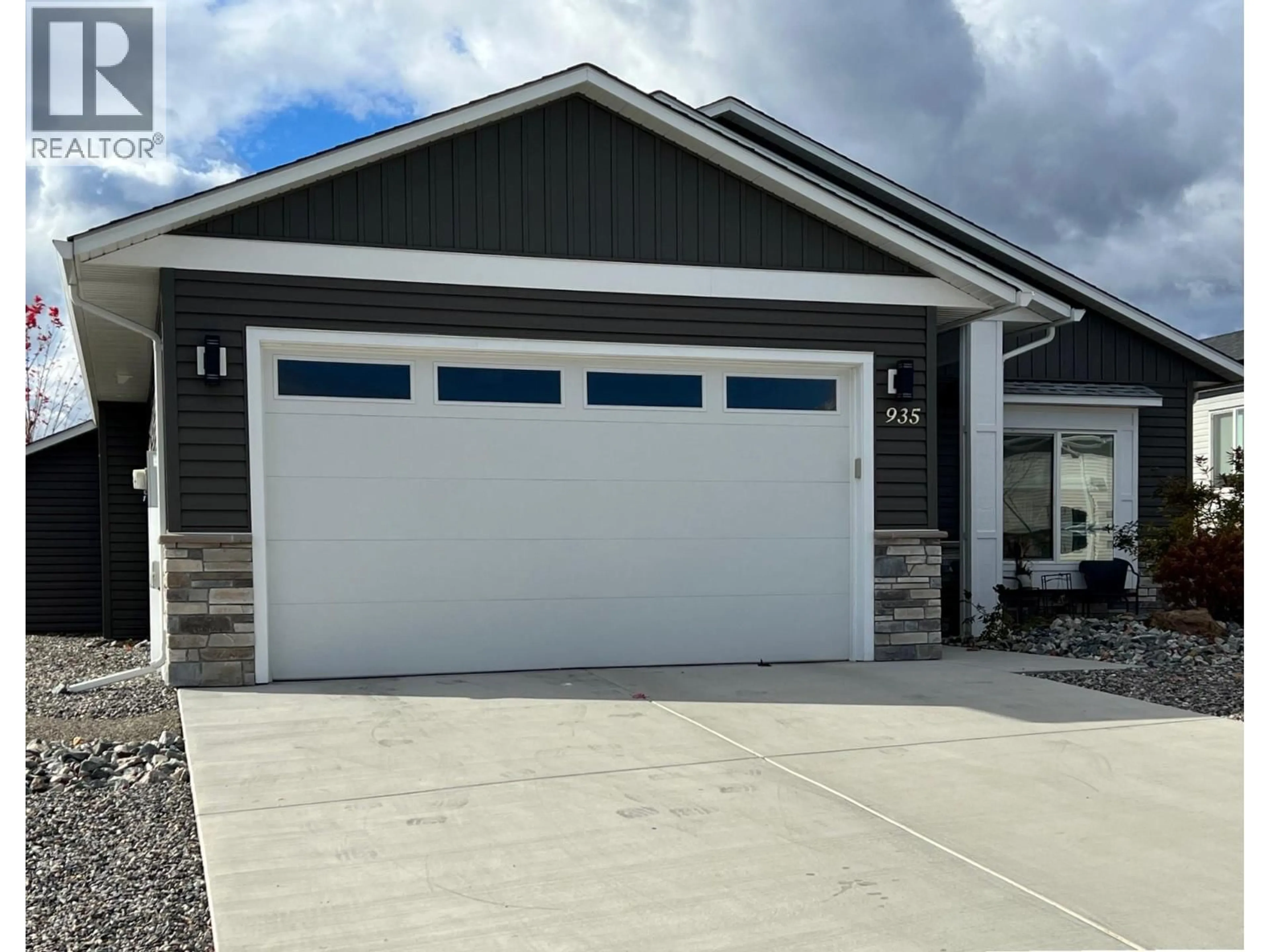 Indoor garage for 935 9TH AVENUE, Vernon British Columbia V1H1Z1
