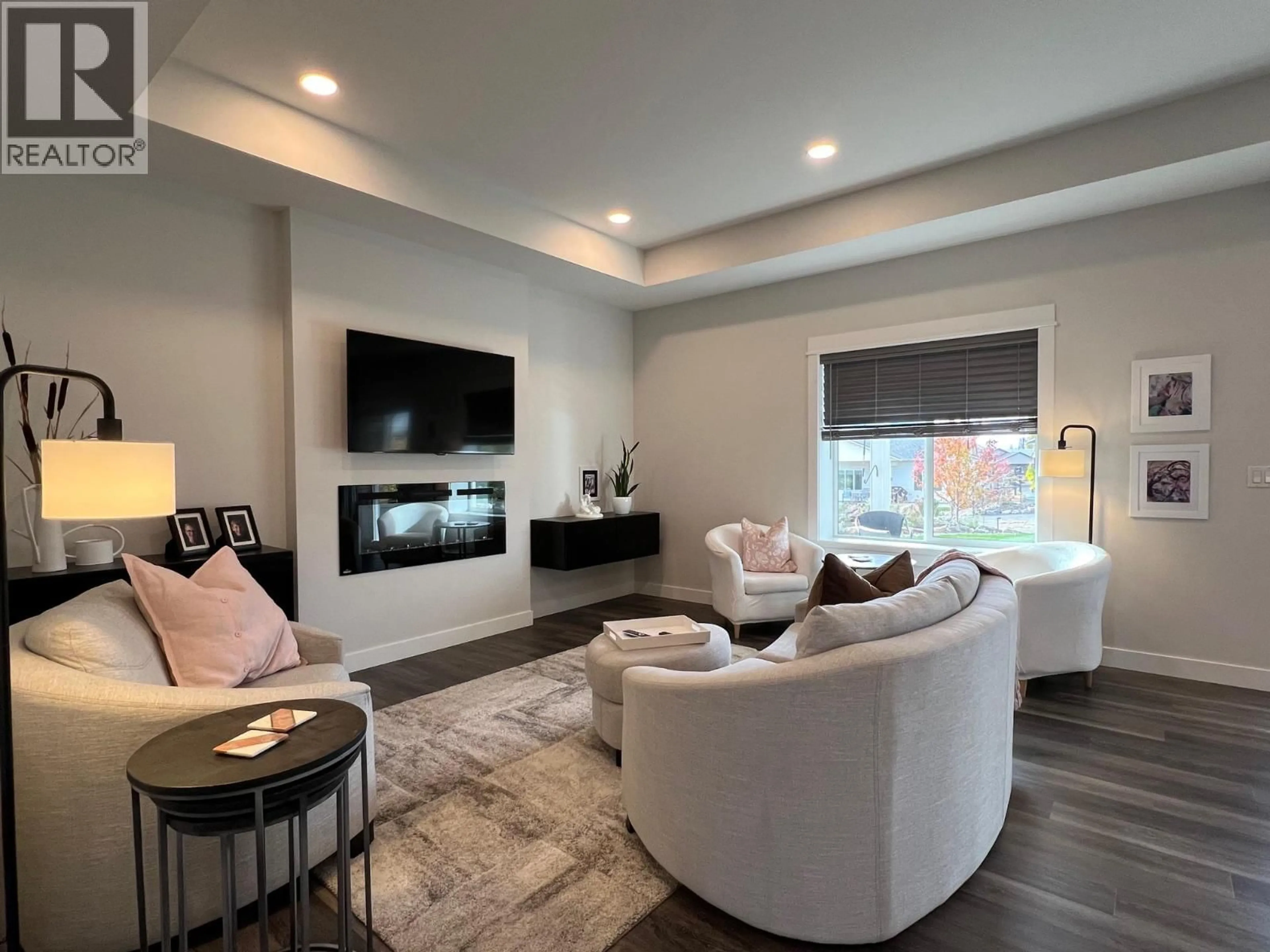 Living room with furniture, unknown for 935 9TH AVENUE, Vernon British Columbia V1H1Z1