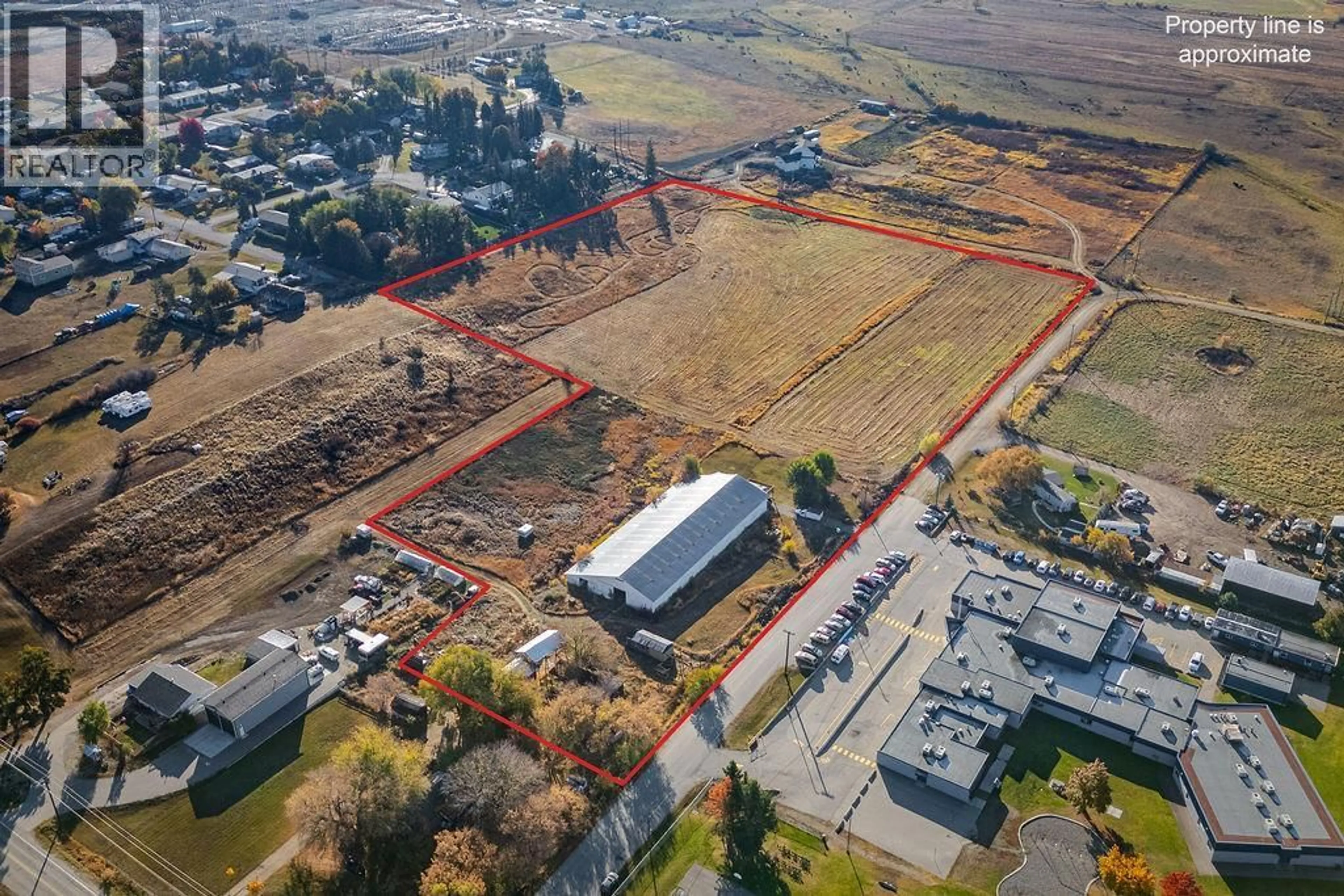 A pic from outside/outdoor area/front of a property/back of a property/a pic from drone, building for 1823 FRANCIS STREET, Vernon British Columbia V1B3A5