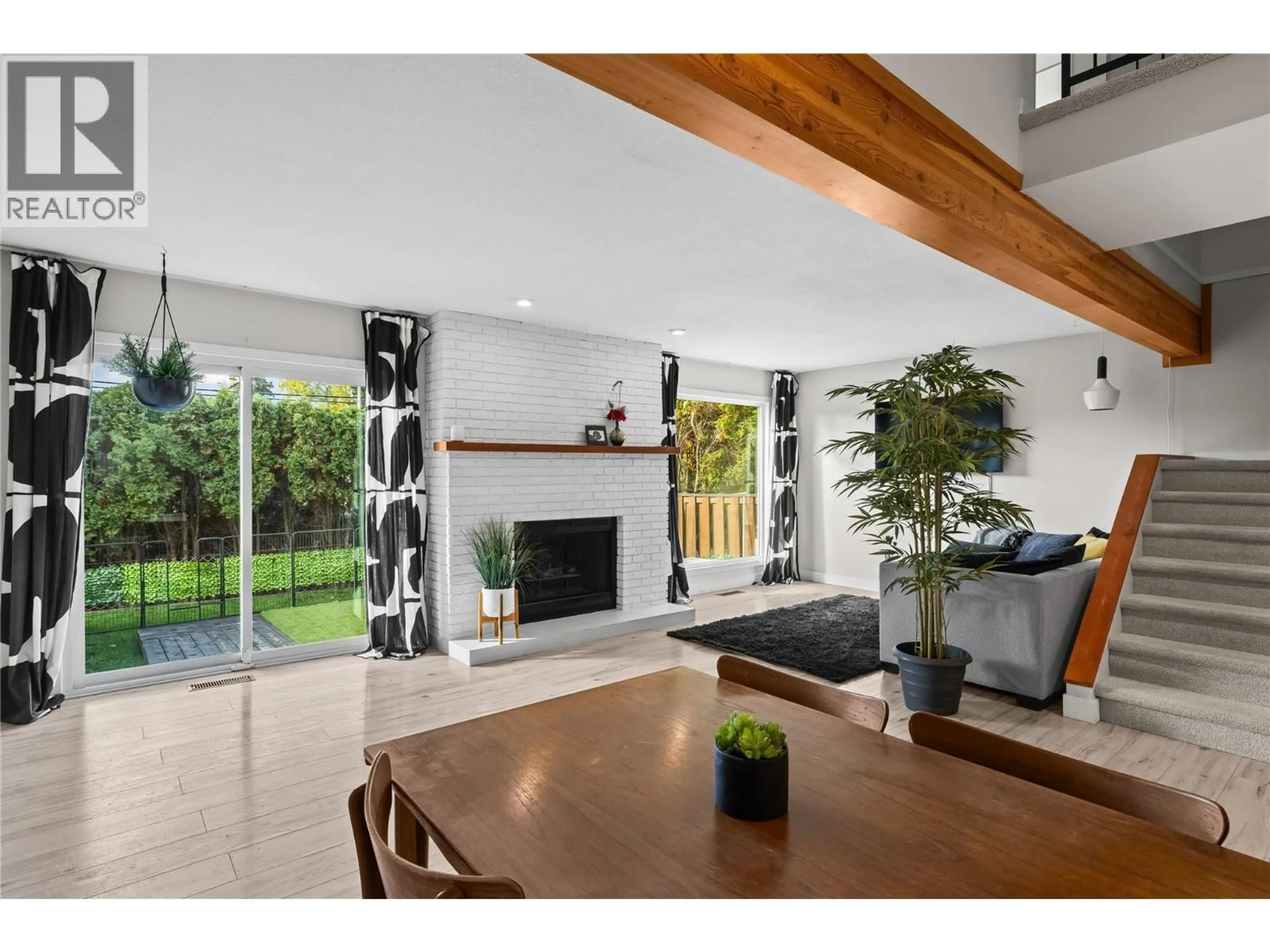 Living room with furniture, unknown for 14 - 2055 ETHEL STREET, Kelowna British Columbia V1Y2Z6