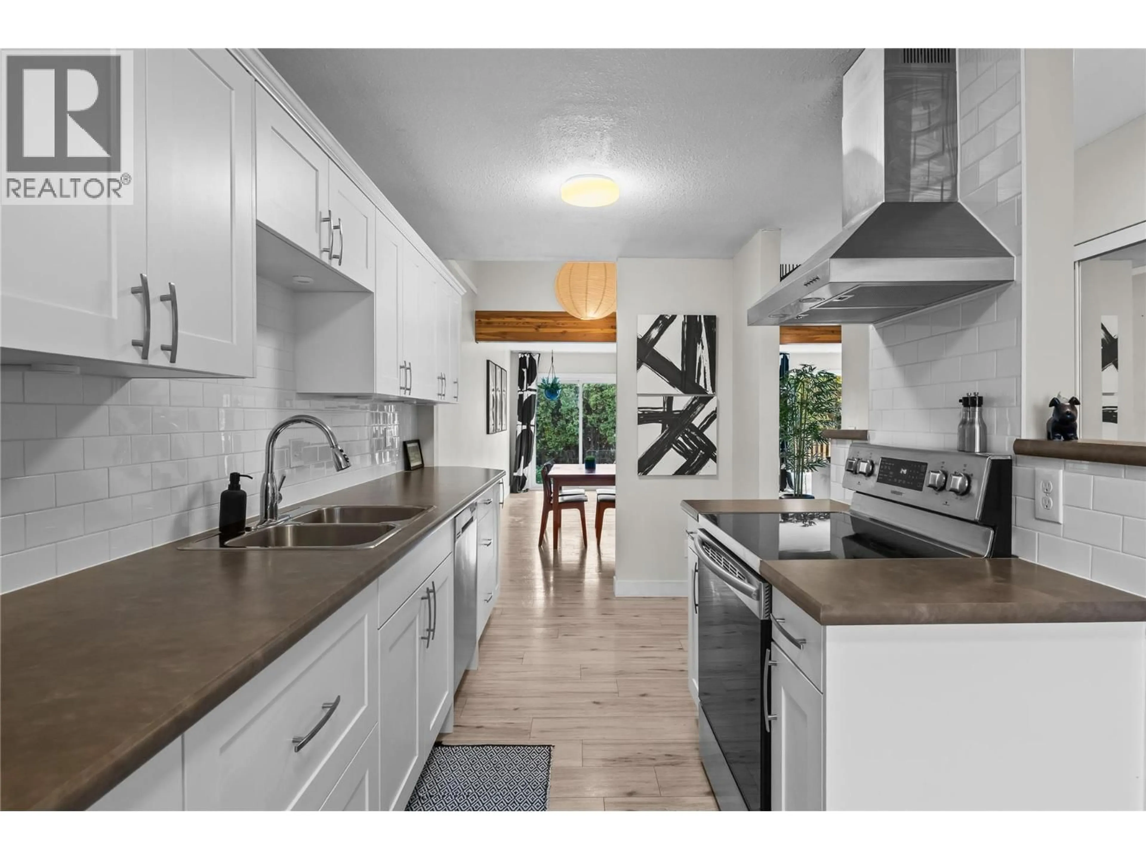 Open concept kitchen, ceramic/tile floor for 14 - 2055 ETHEL STREET, Kelowna British Columbia V1Y2Z6