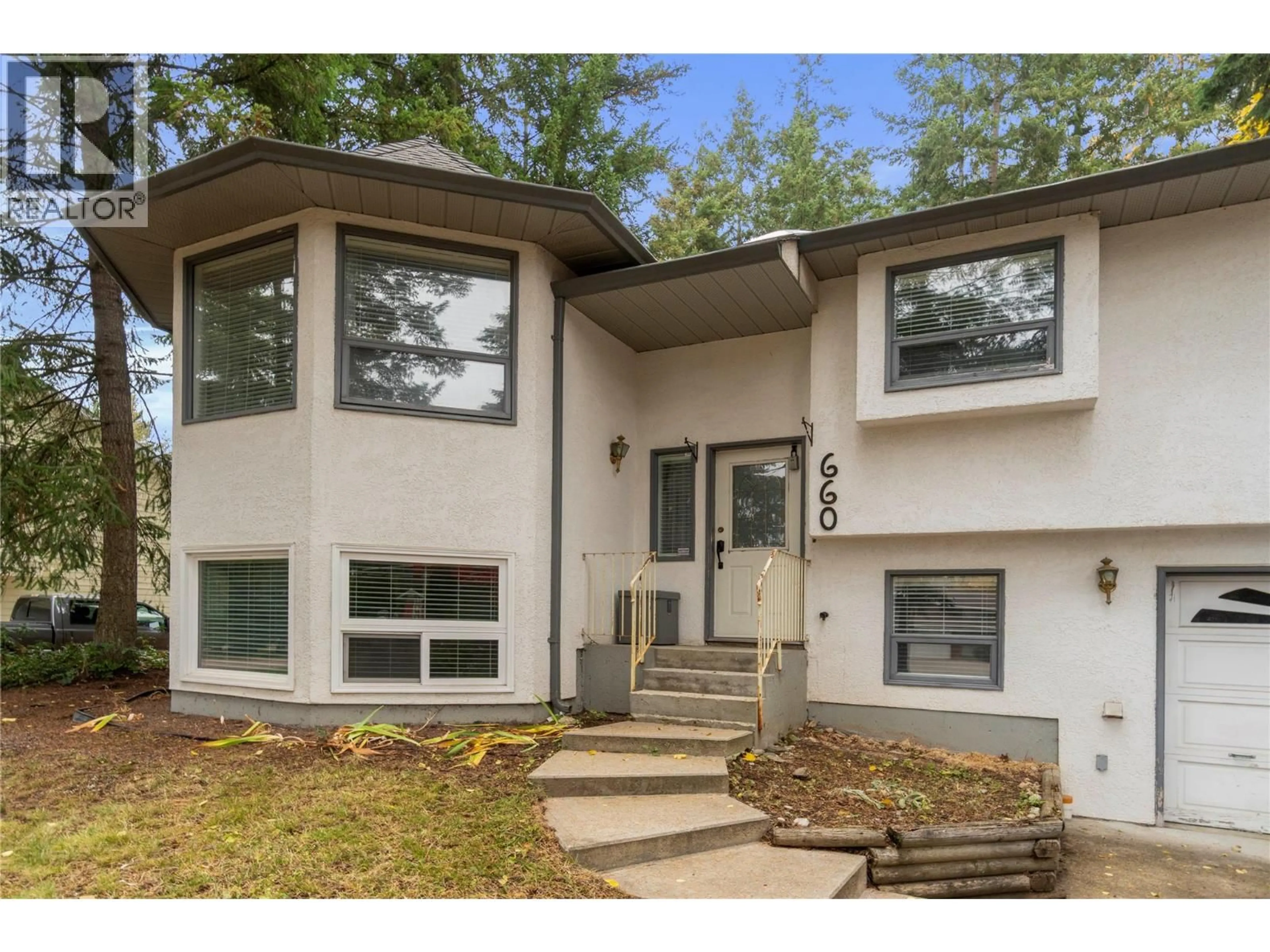 Home with vinyl exterior material, street for 660 25 STREET, Salmon Arm British Columbia V1E1C8