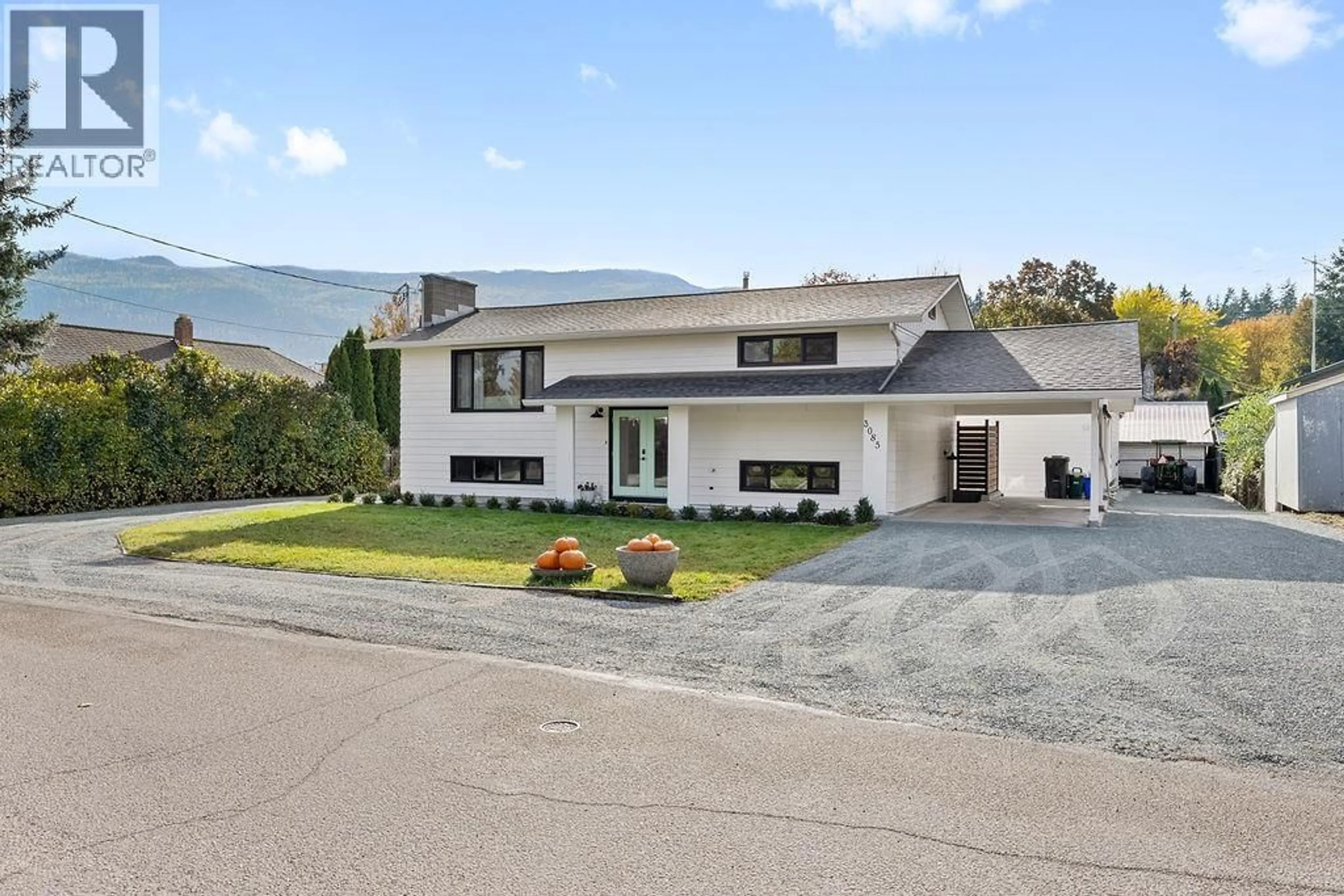 Home with vinyl exterior material, mountain view for 3085 DOUGLAS STREET, Armstrong British Columbia V0E1B2